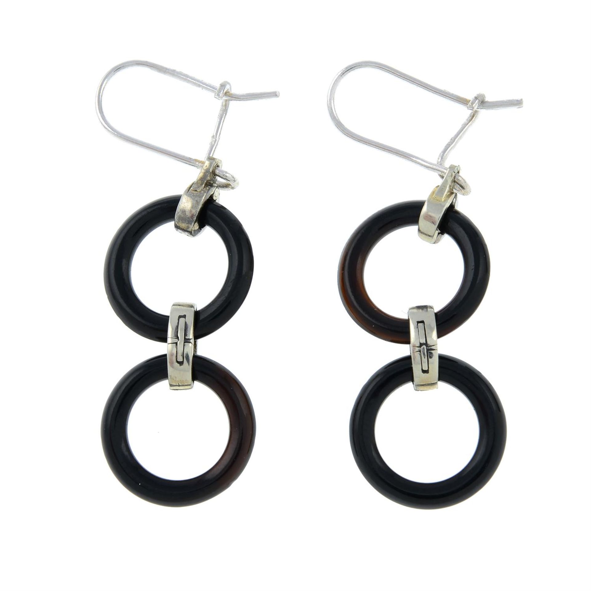 A pair of onyx and diamond drop earrings. - Bild 2 aus 2