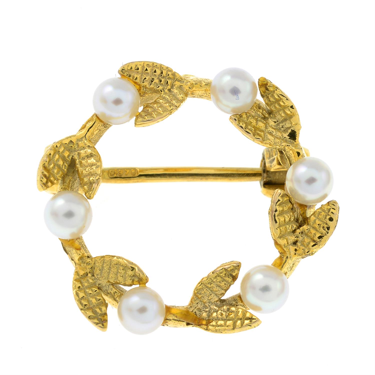 A 9ct gold cultured pearl wreath brooch.