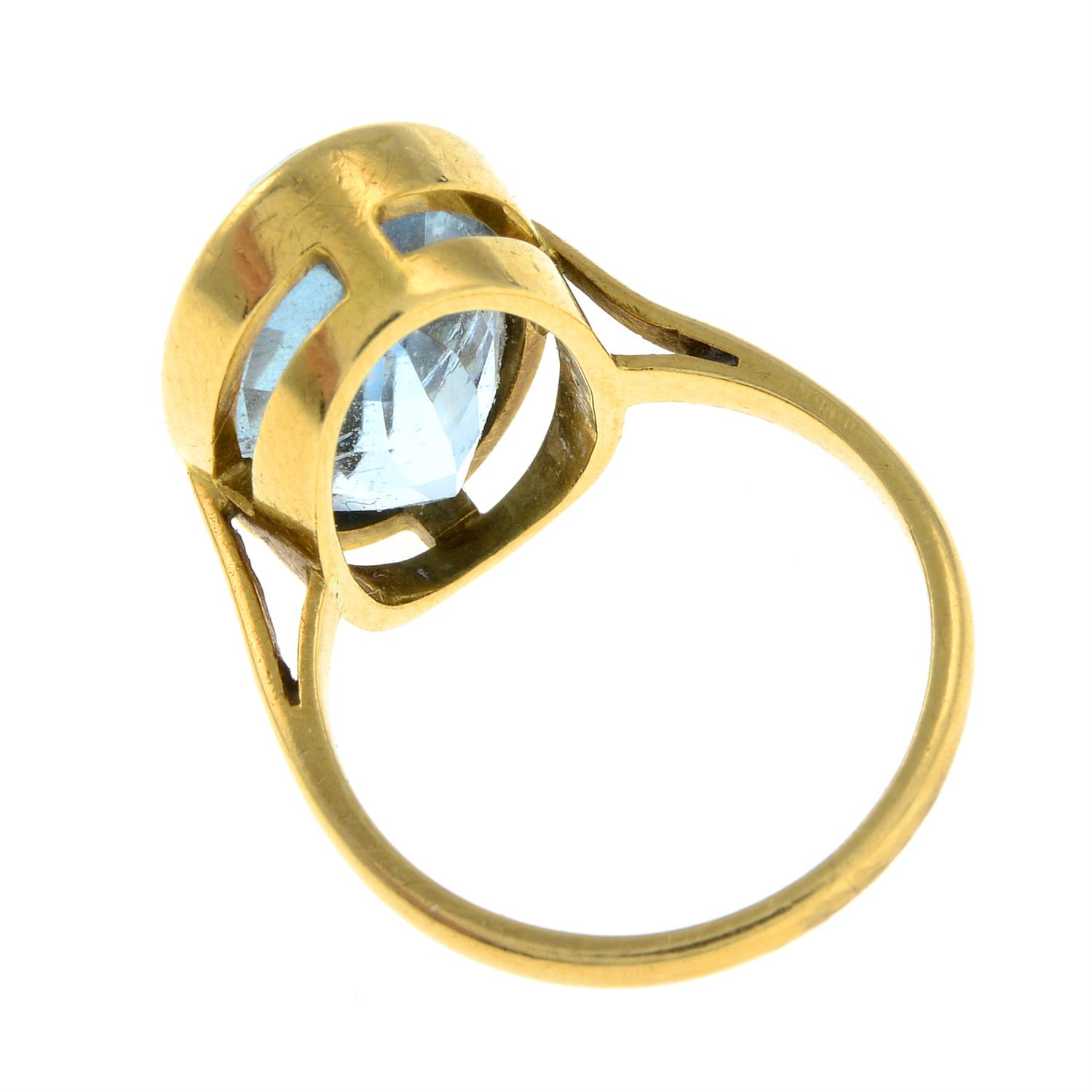 An aquamarine single-stone ring. - Image 2 of 2