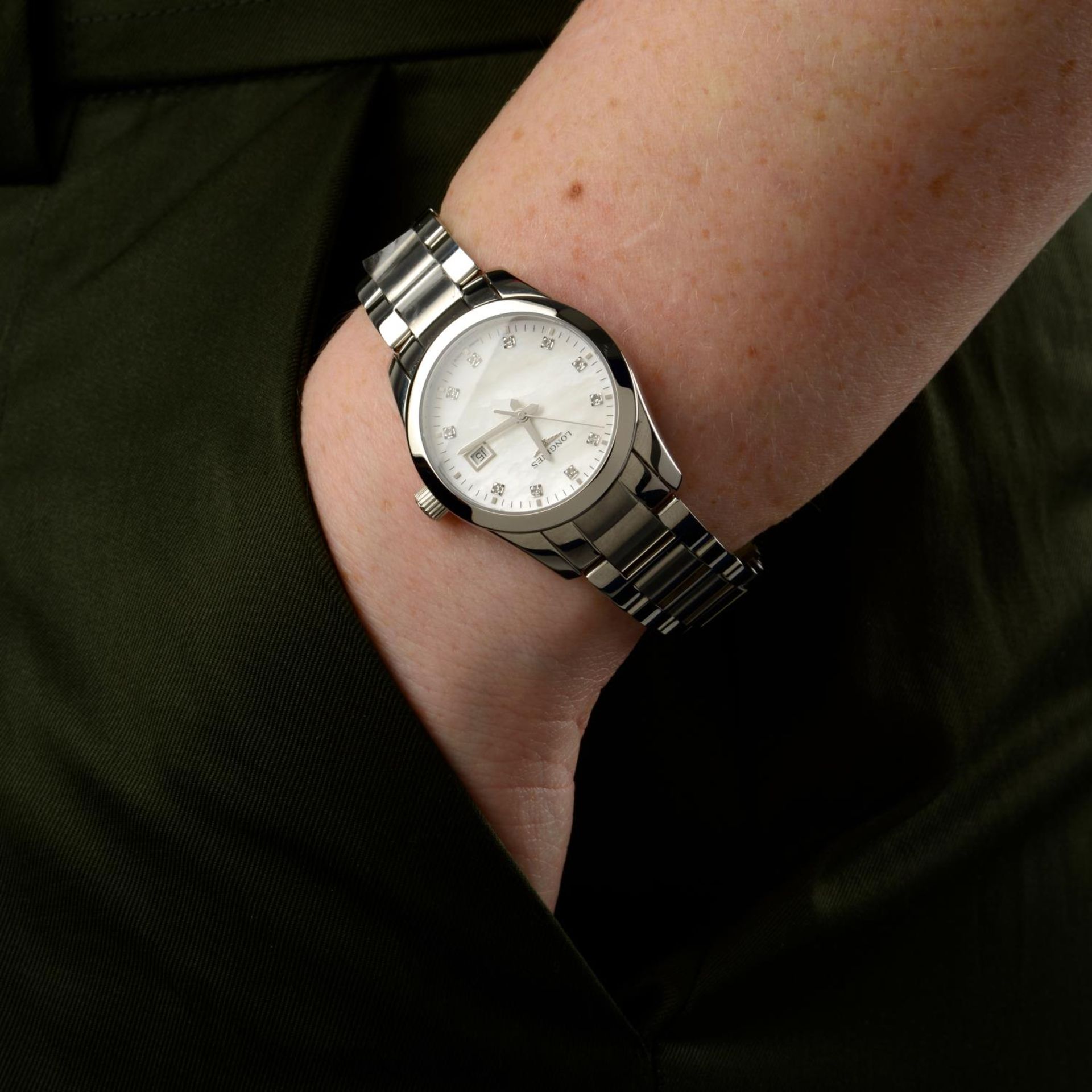 CURRENT MODEL: LONGINES - a lady's Conquest bracelet watch. - Bild 6 aus 6