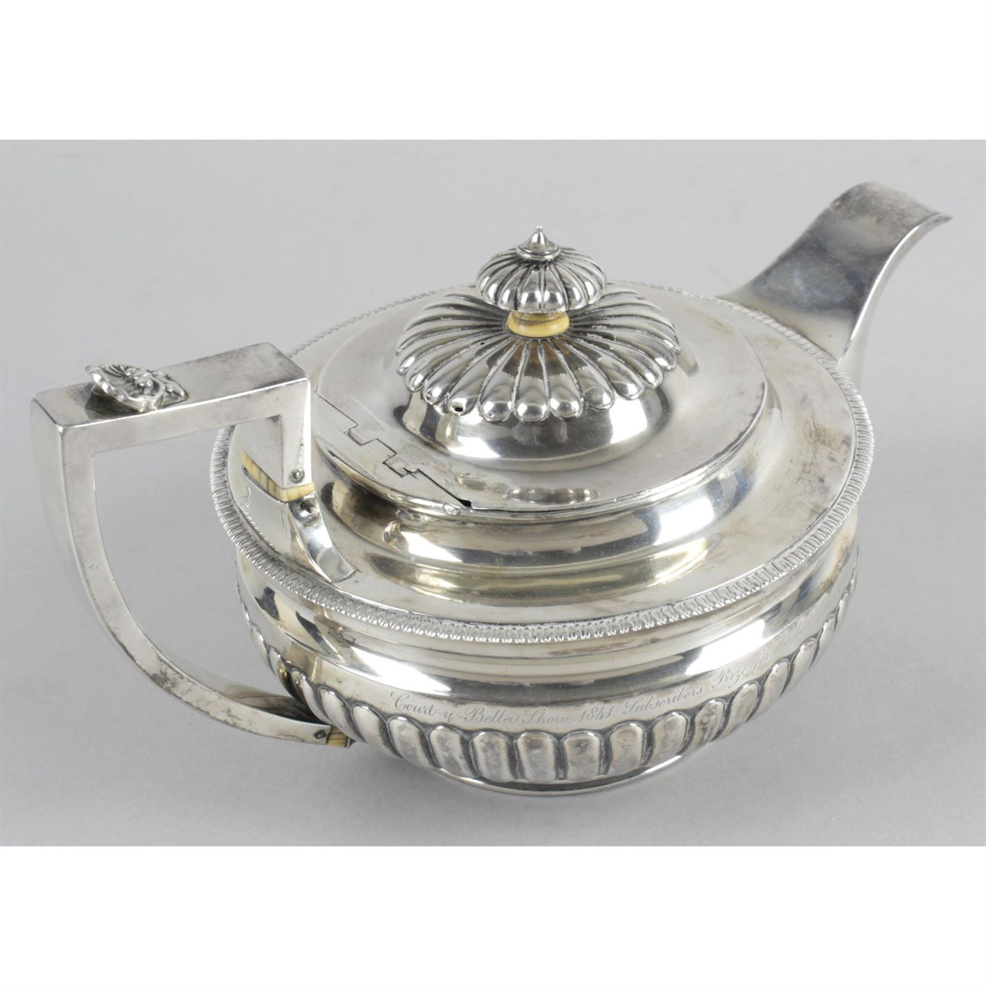 A late George III silver teapot. - Image 2 of 3