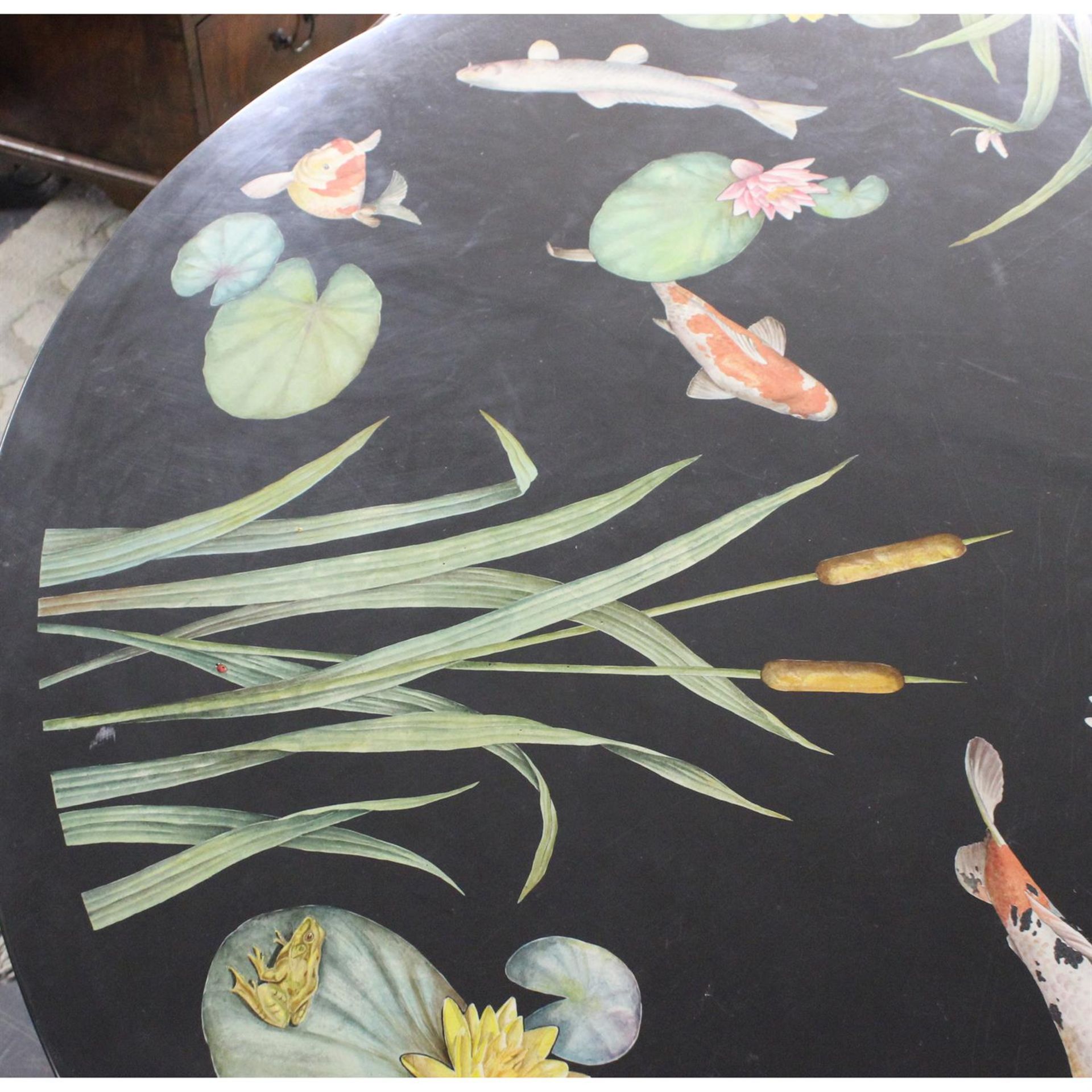 A reproduction black slate centre table, with infilled and painted pietra dura-style decoration of - Image 7 of 10