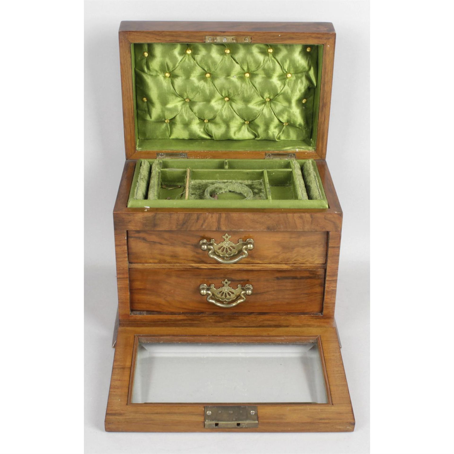 An early 20th century walnut jewellery box - Image 2 of 2