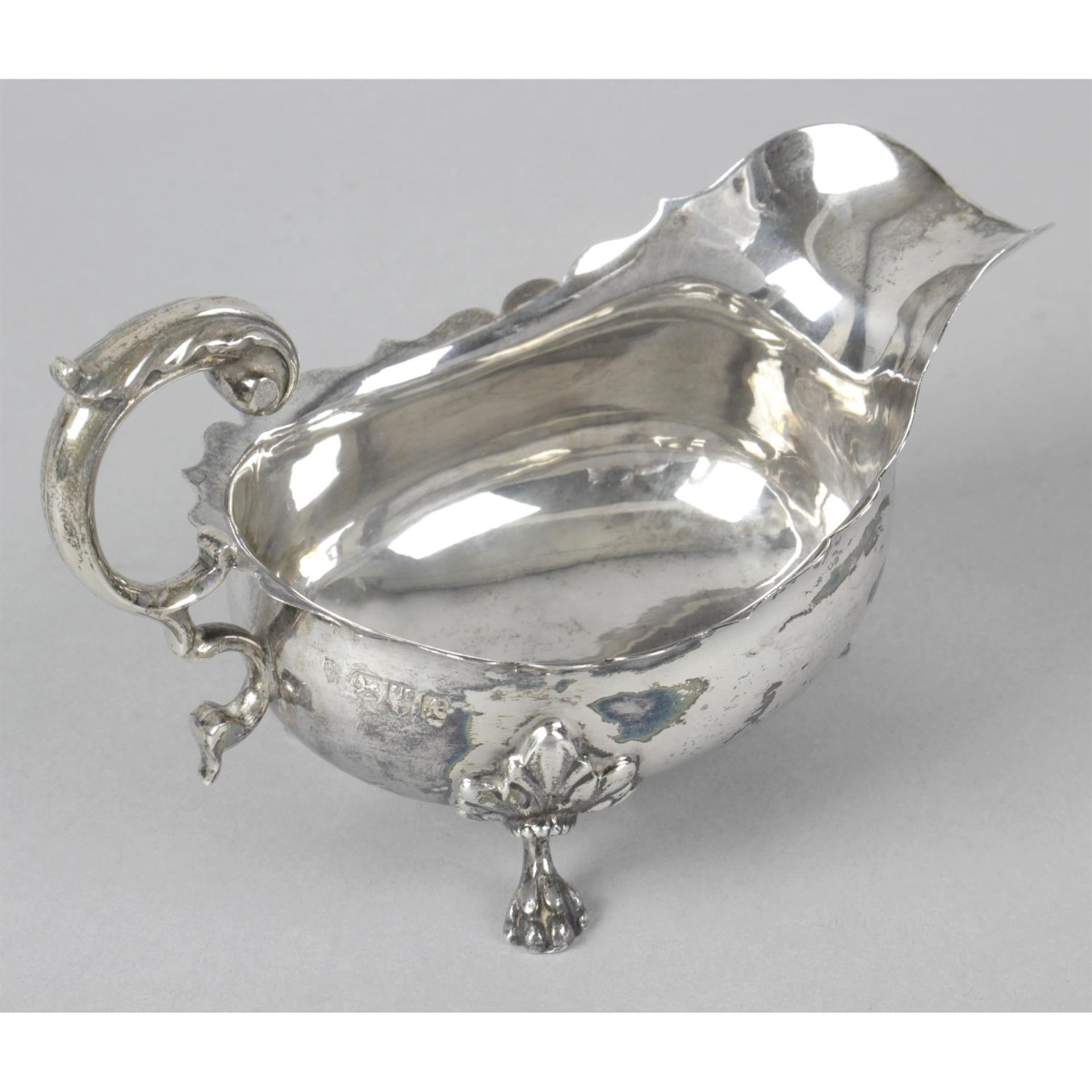 An Edwardian silver sauce boat. - Image 2 of 3