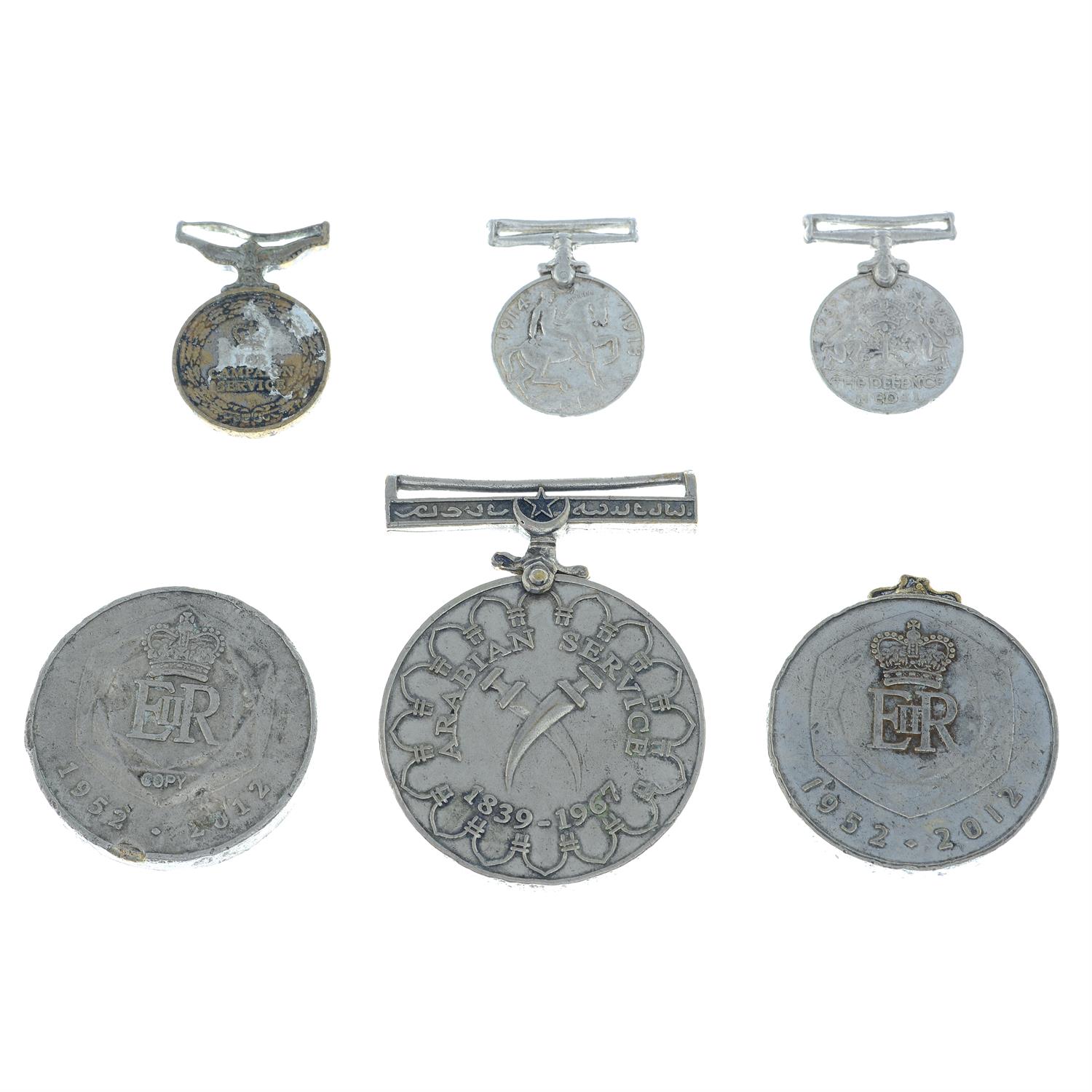 A small mixed selection of assorted medals and coins, to include Arabian Service medal, etc. - Image 2 of 3