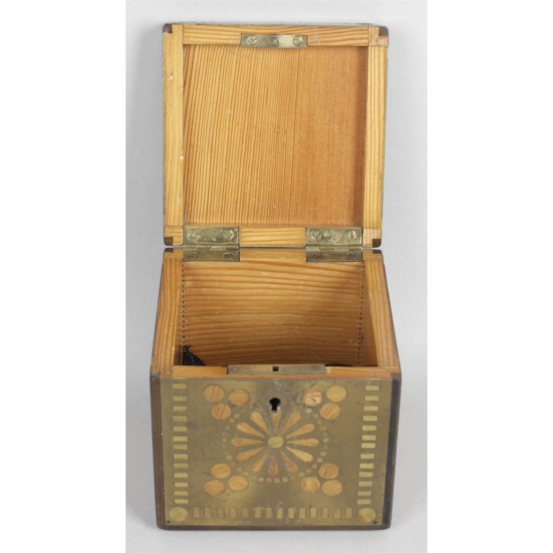 An early 20th century tea caddy - Image 2 of 2