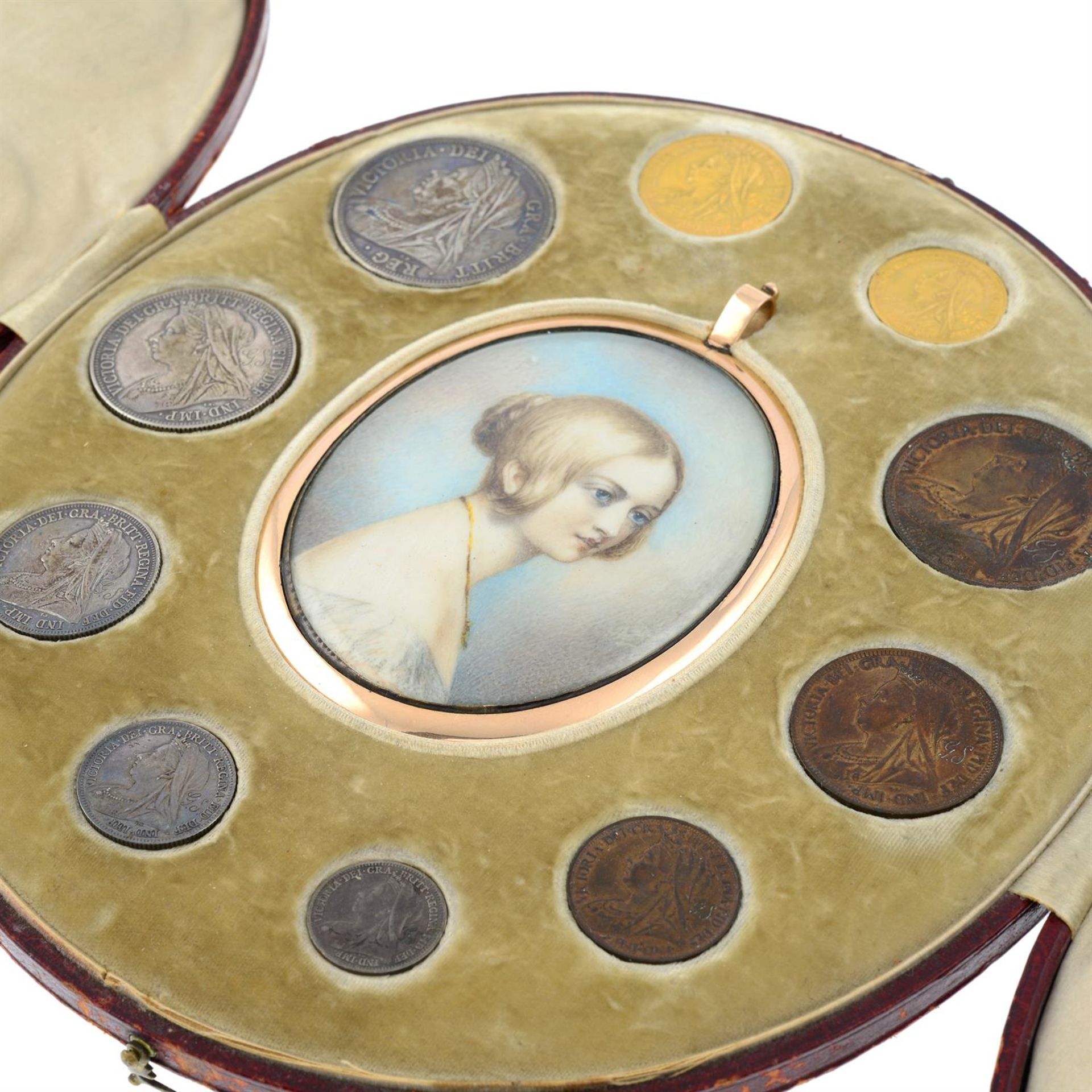 A set of Victoria old head coinage in a contemporary red leather fitted case with a portrait - Bild 2 aus 6