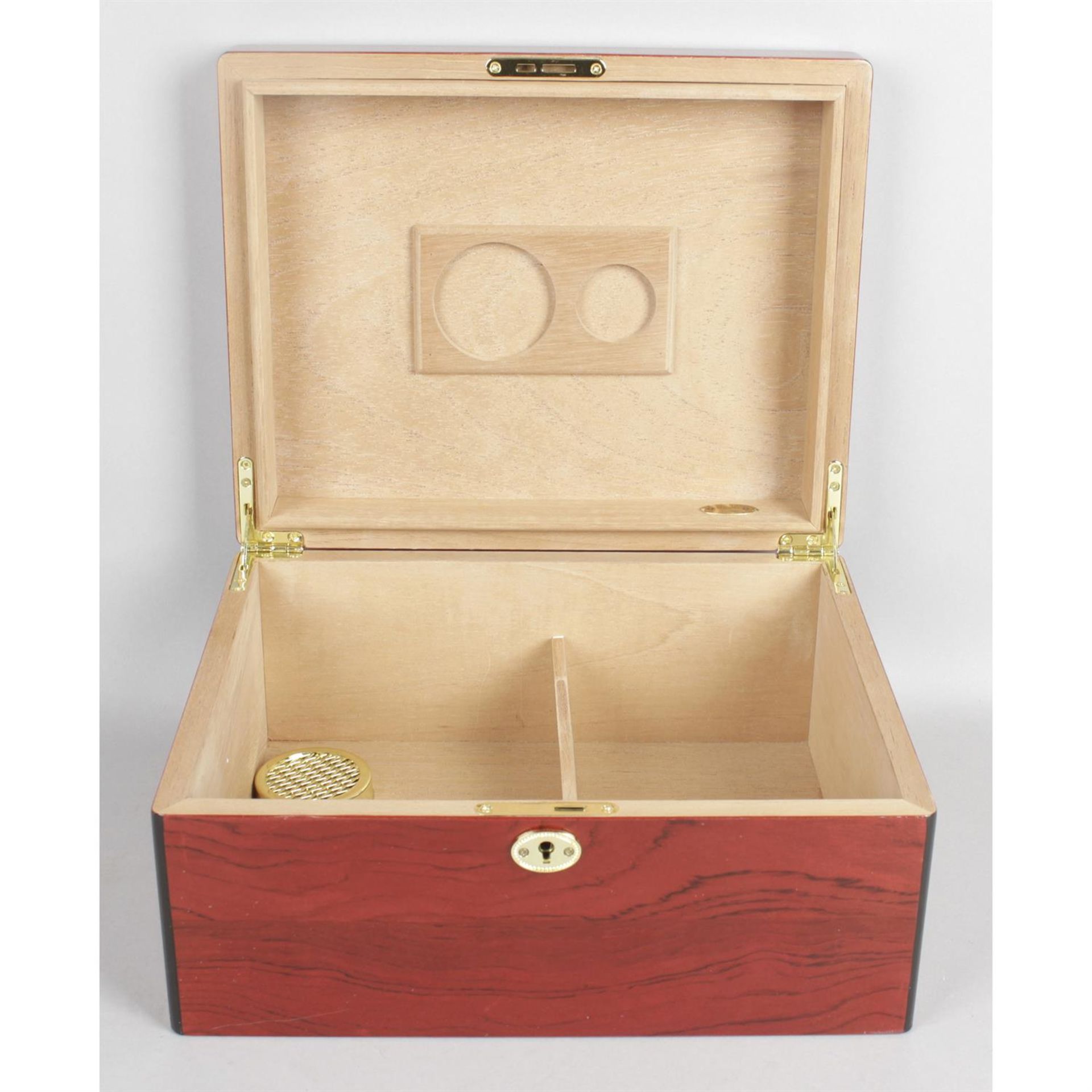 An unusual red stained wooden Cuban humidor. - Image 2 of 2