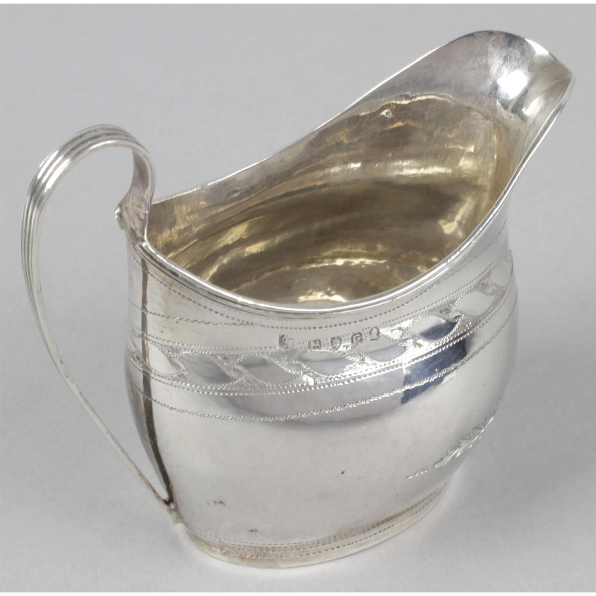 A late George III silver cream jug. - Image 2 of 3