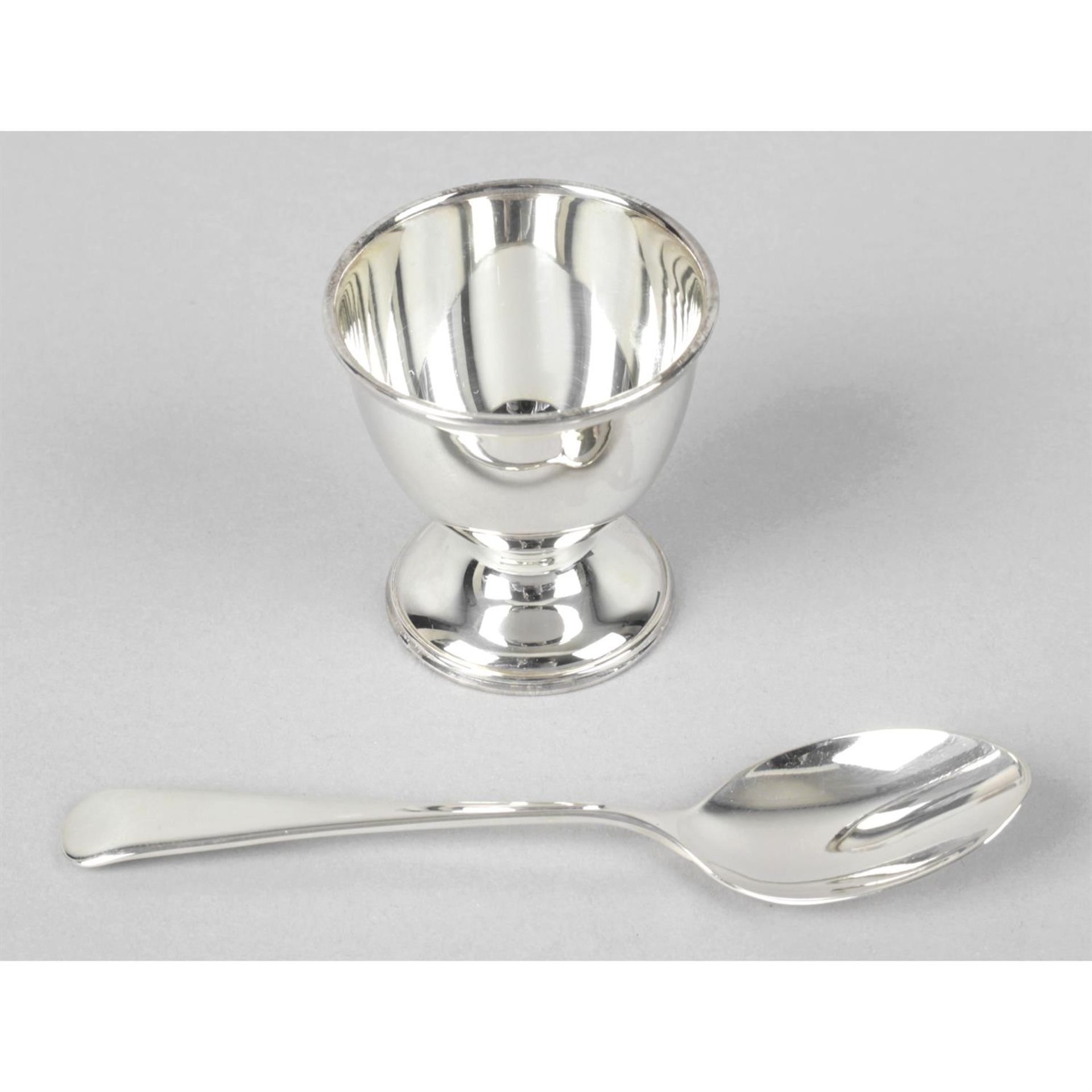 A modern silver egg cup and spoon, in fitted case.