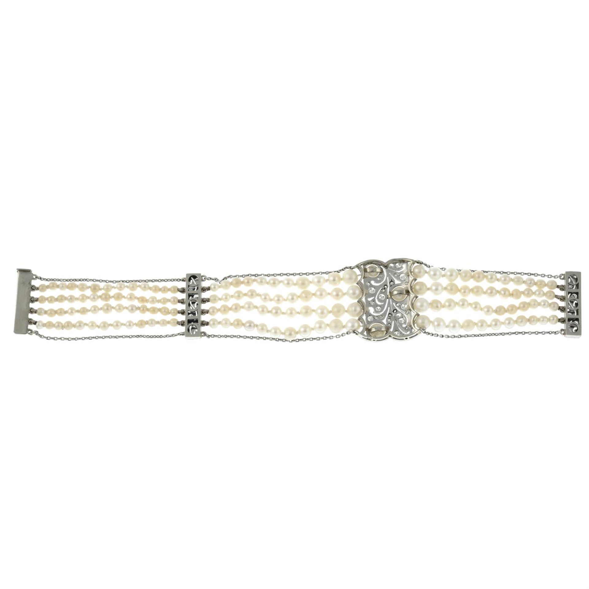 An Art Deco platinum and gold, graduated pearl multi-strand bracelet, with vari-cut diamond and - Bild 4 aus 4