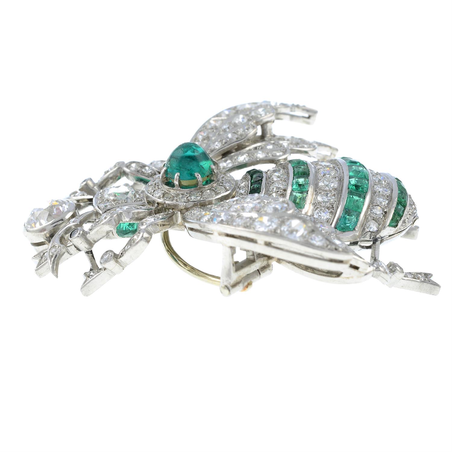 An emerald and diamond bee brooch. - Image 4 of 6