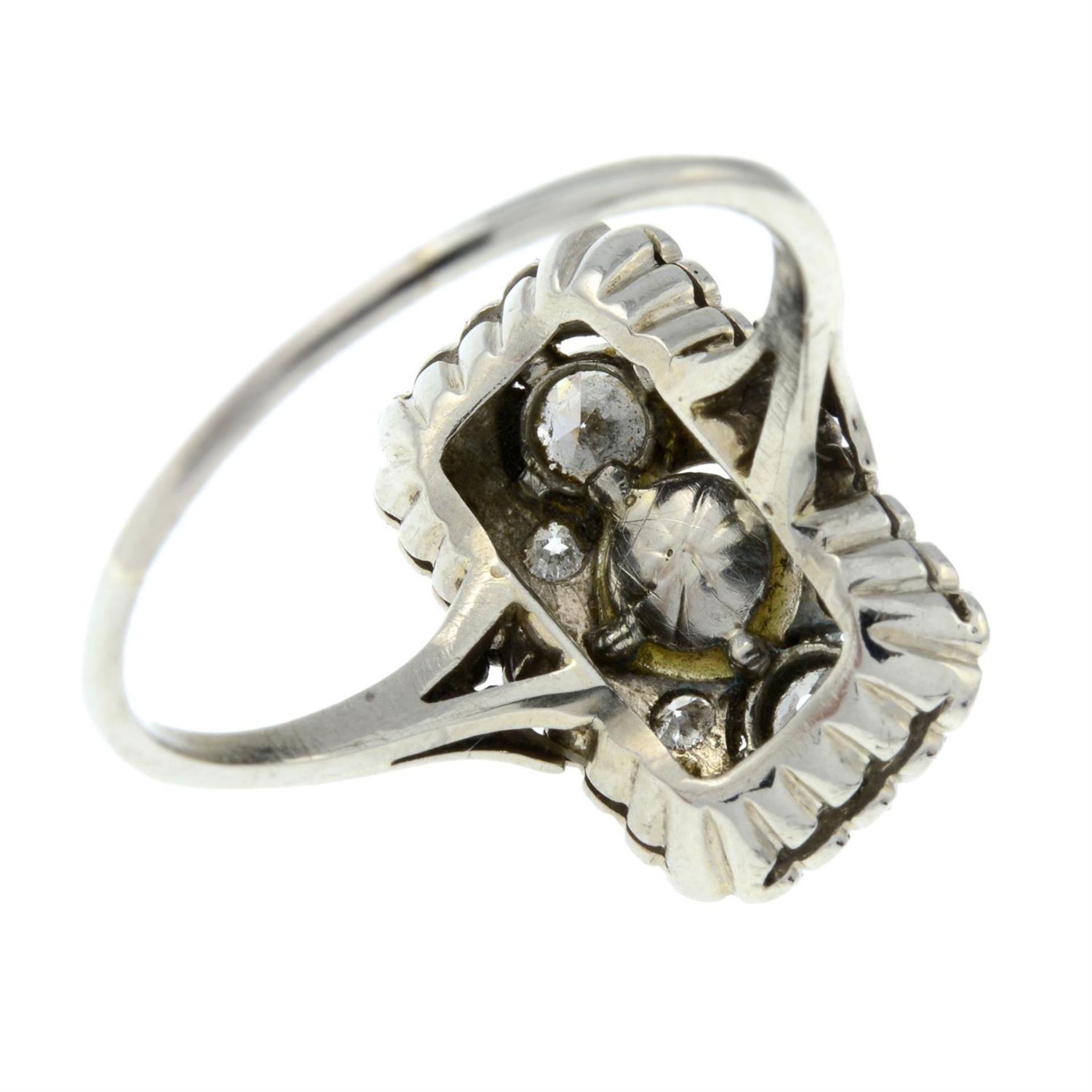 A circular-cut diamond and pearl ring. - Bild 5 aus 6