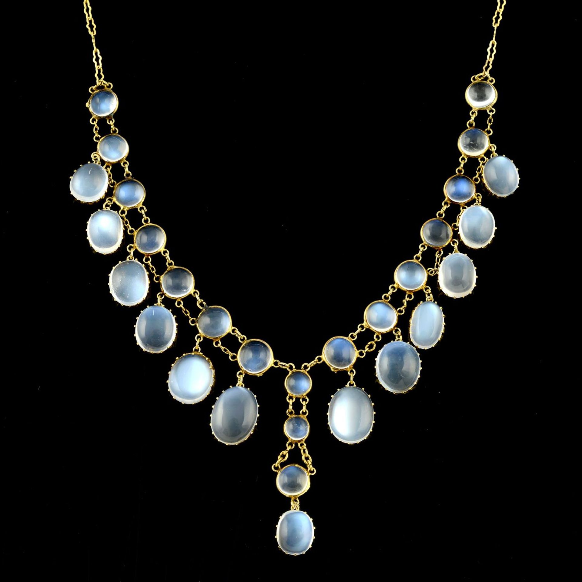 A moonstone fringe necklace. - Bild 2 aus 5