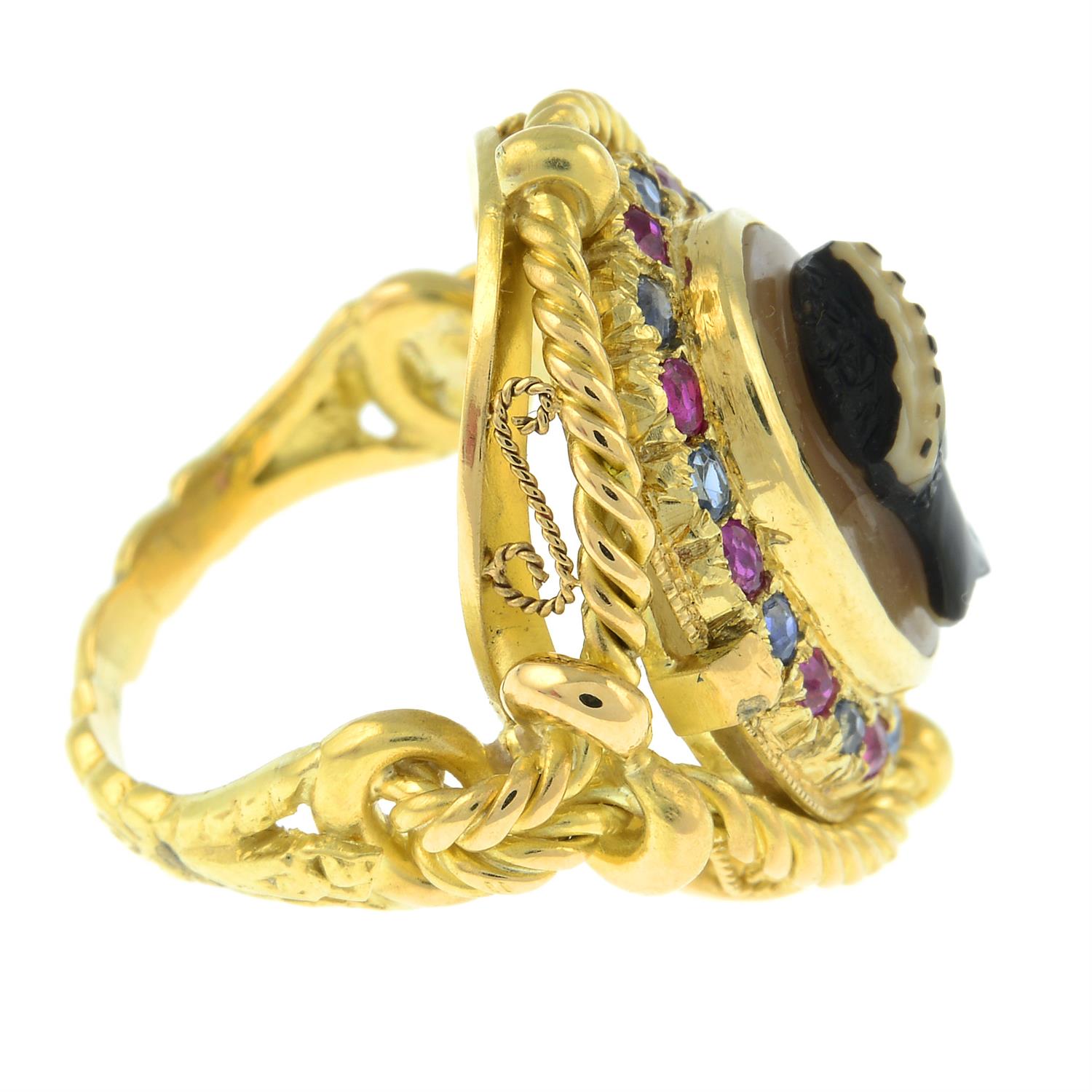 An onyx cameo, sapphire and ruby ring. - Image 4 of 6