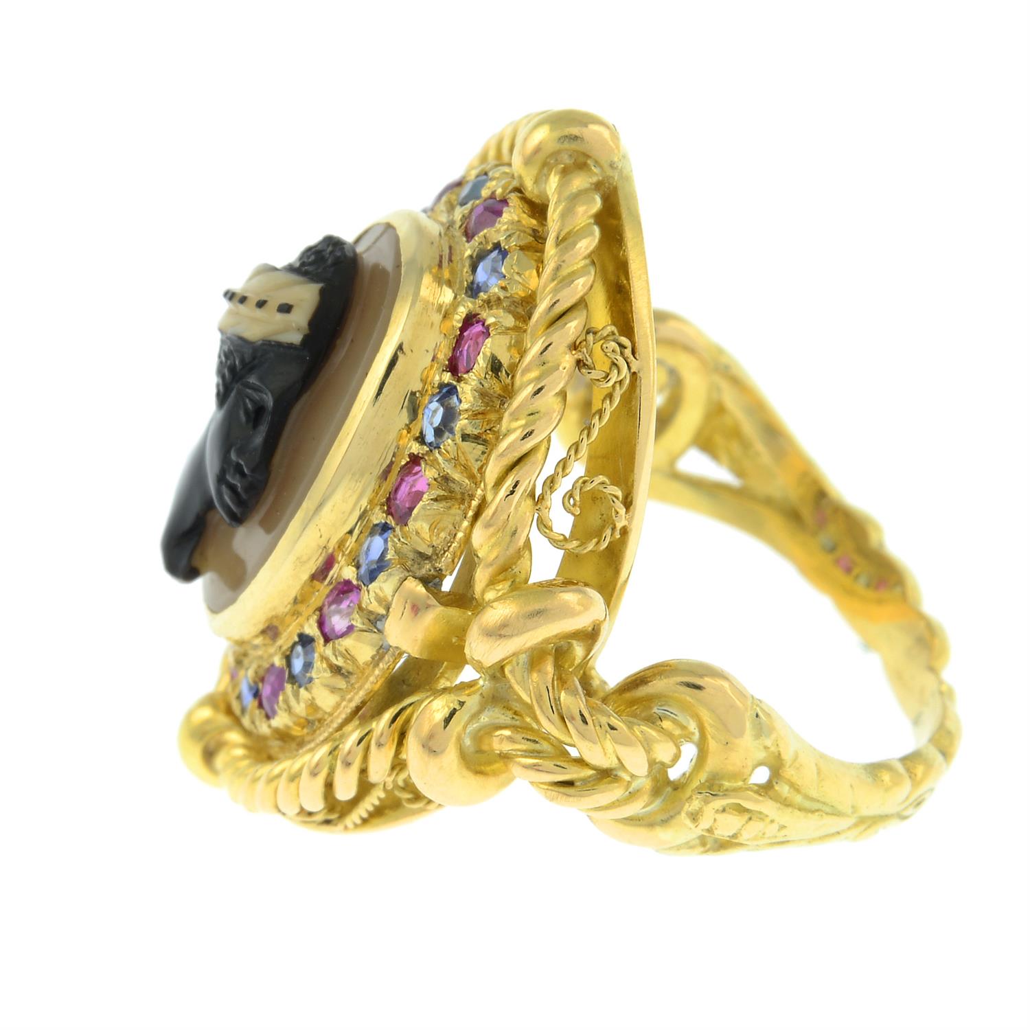 An onyx cameo, sapphire and ruby ring. - Image 3 of 6