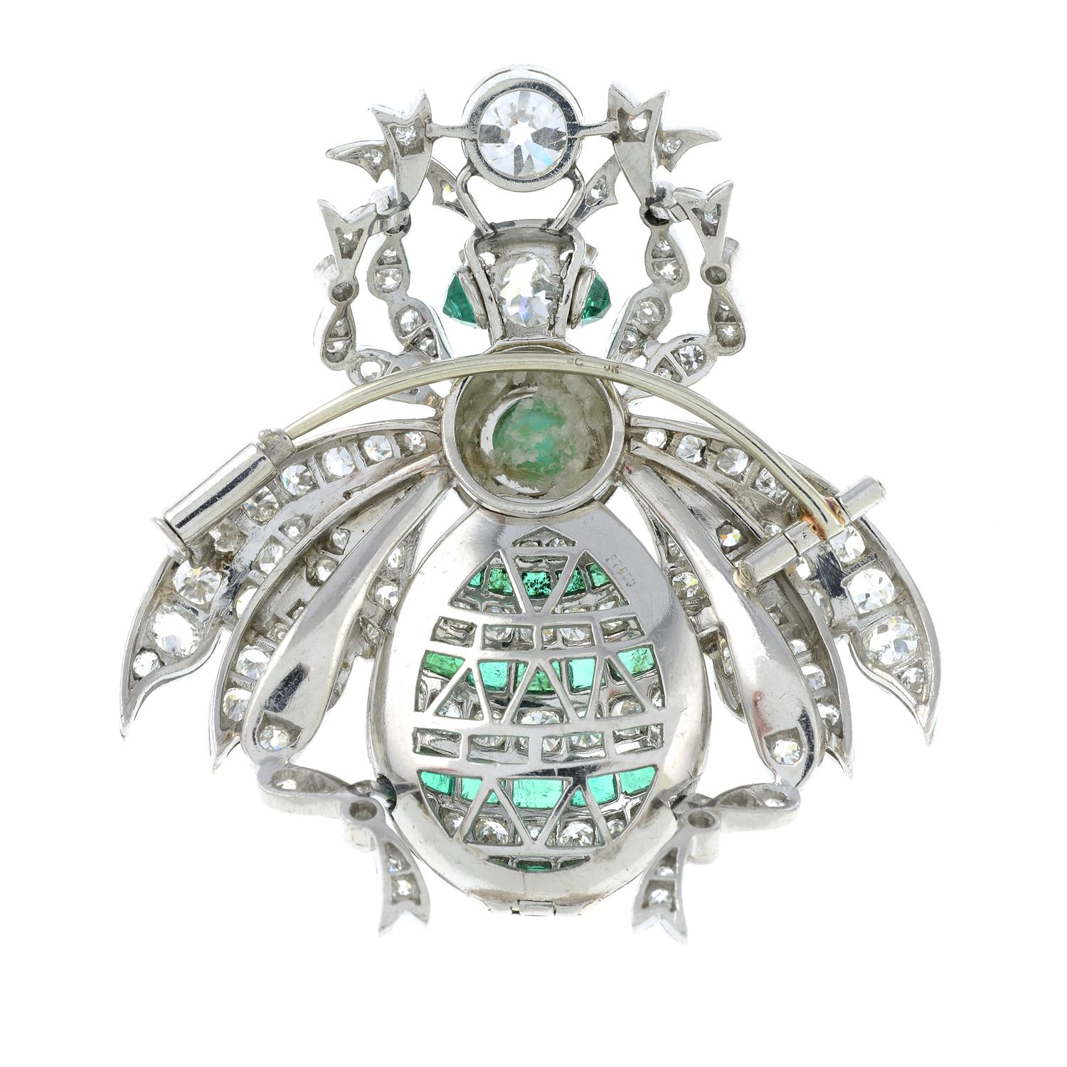 An emerald and diamond bee brooch. - Image 3 of 6