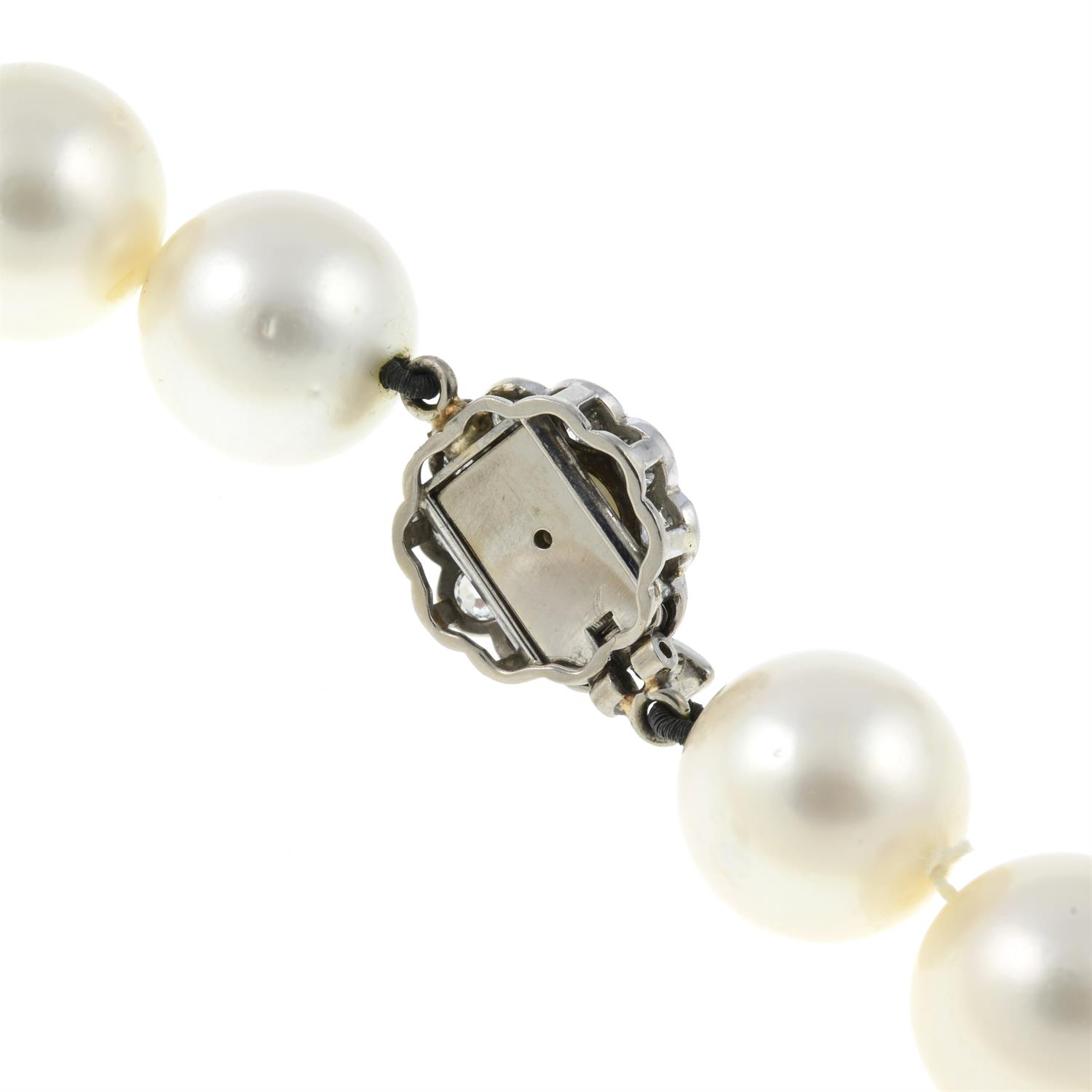 A slightly graduated cultured pearl single-strand necklace, with cultured pearl and circular-cut - Image 4 of 6