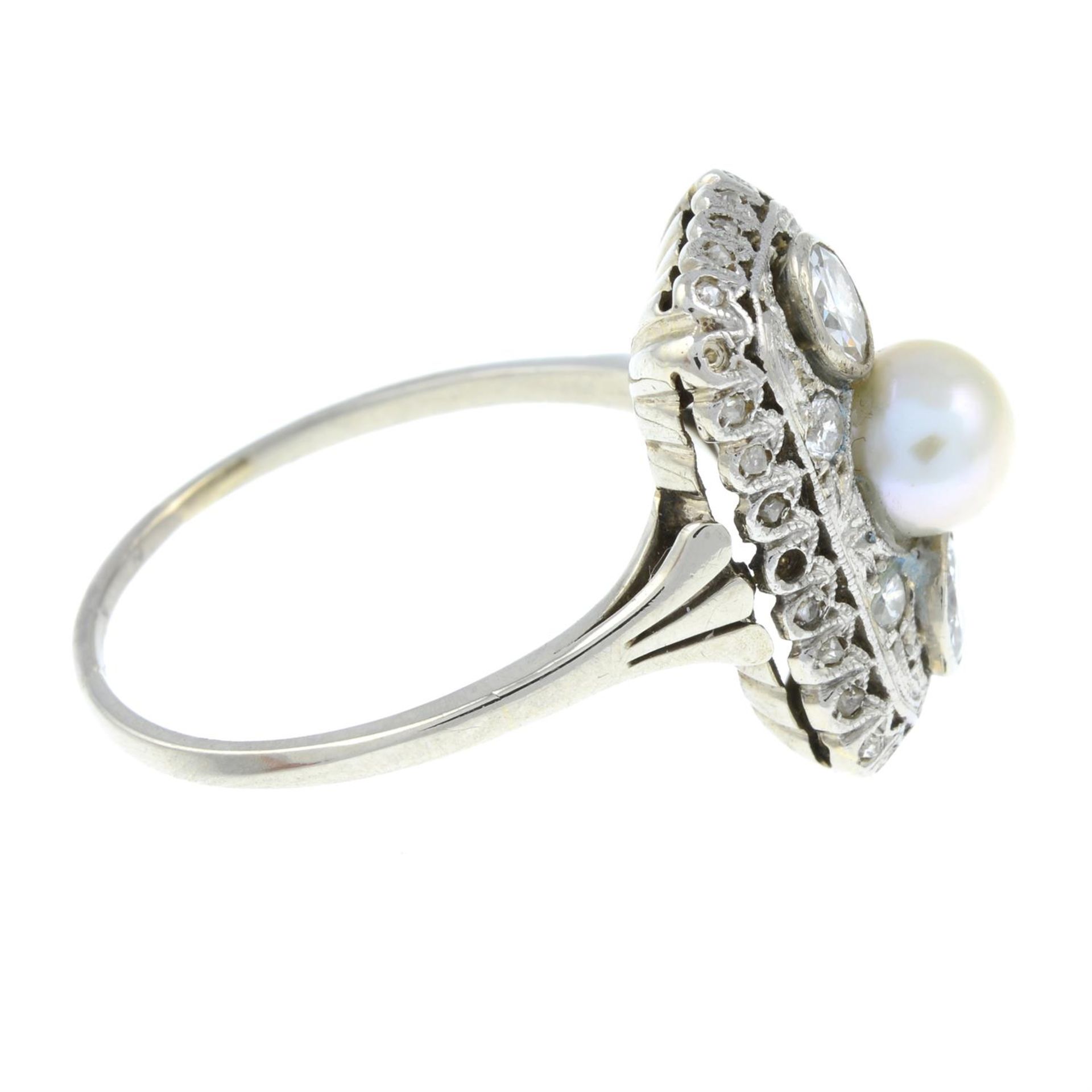 A circular-cut diamond and pearl ring. - Bild 4 aus 6