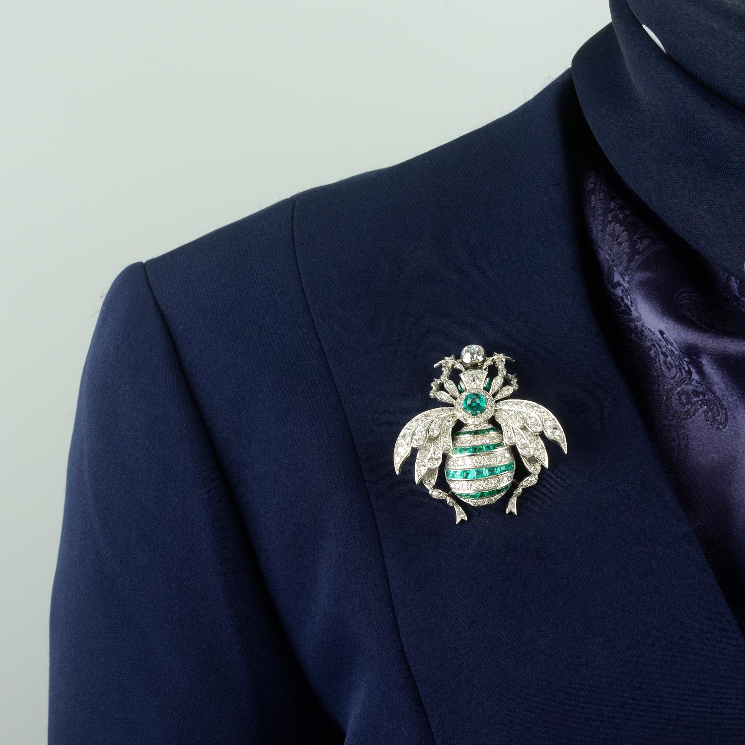 An emerald and diamond bee brooch. - Image 6 of 6