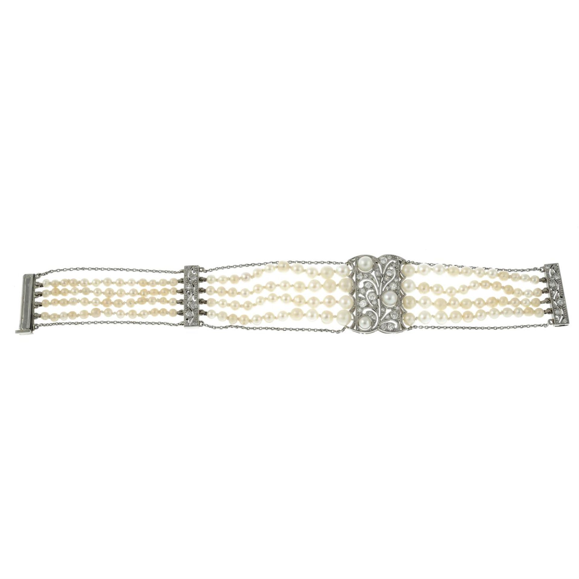 An Art Deco platinum and gold, graduated pearl multi-strand bracelet, with vari-cut diamond and - Bild 3 aus 4
