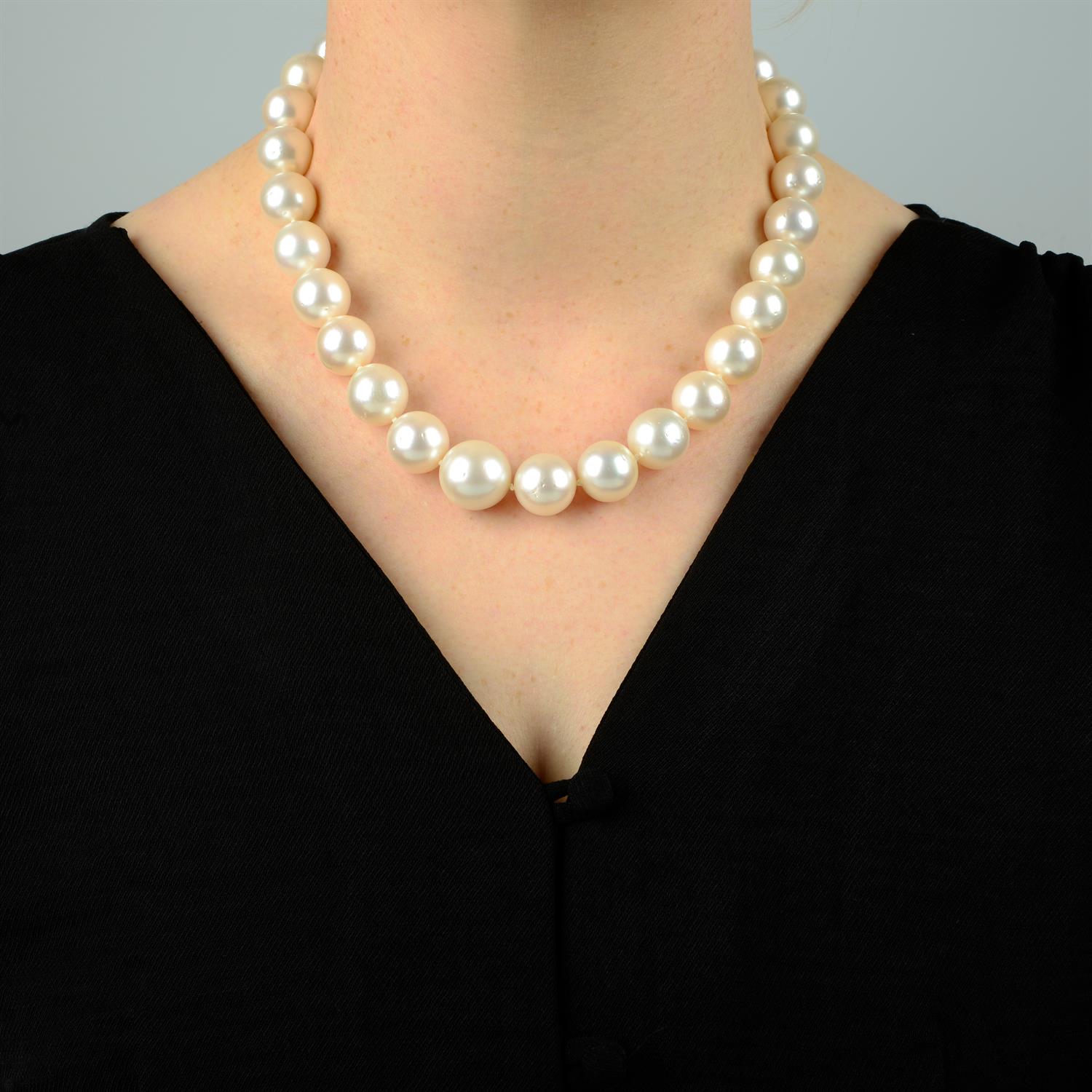 A slightly graduated cultured pearl single-strand necklace, with cultured pearl and circular-cut - Image 6 of 6