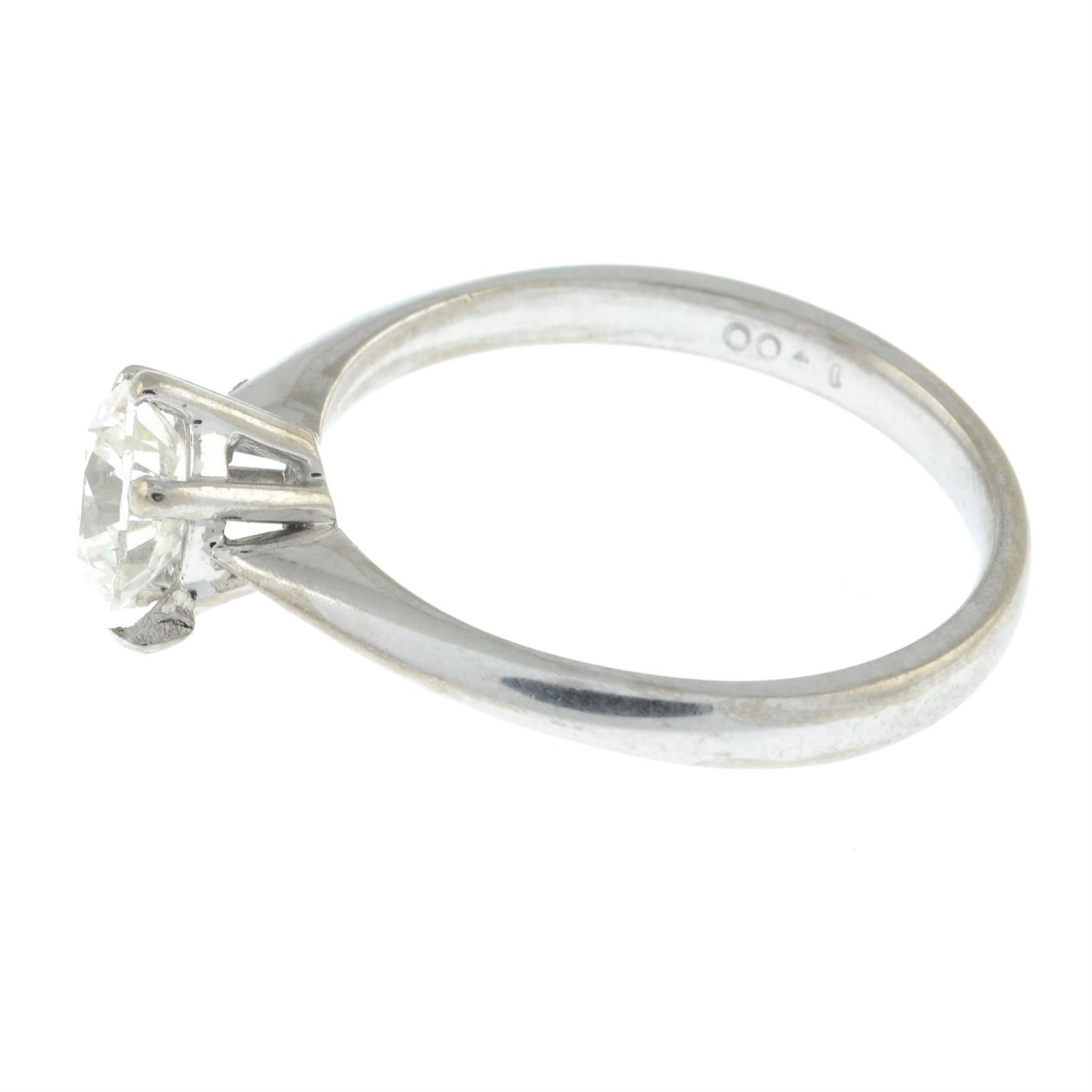 A brilliant-cut diamond, with 18ct gold ring mount. - Bild 3 aus 5