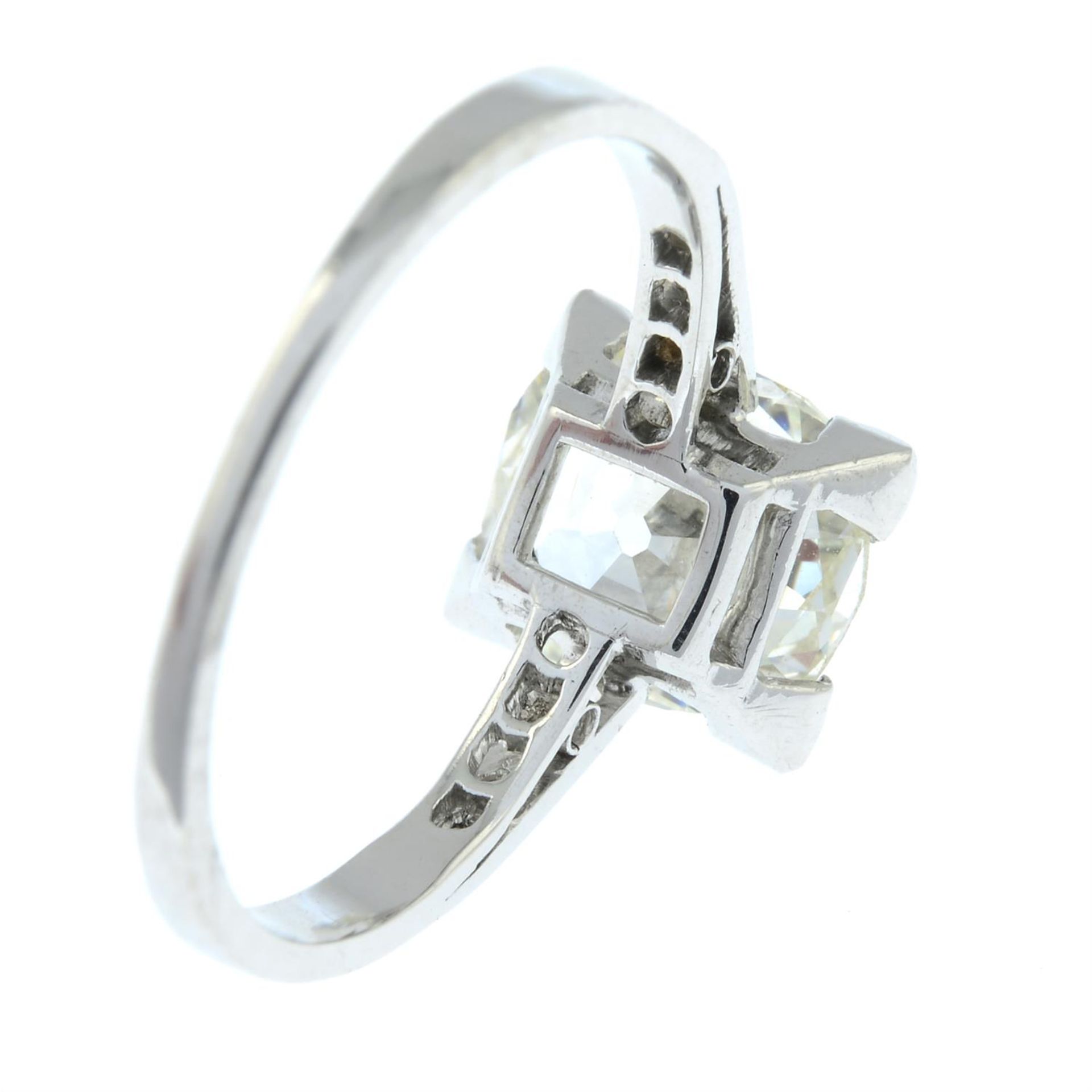 An oval-shape old-cut diamond single-stone ring, with diamond line shoulders. - Bild 5 aus 9