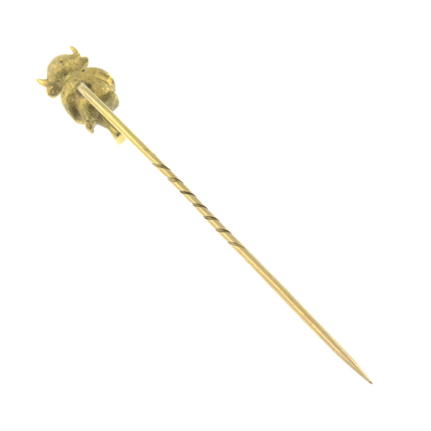 An early 20th century 9ct gold Lincoln Imp stick pin. - Image 4 of 4