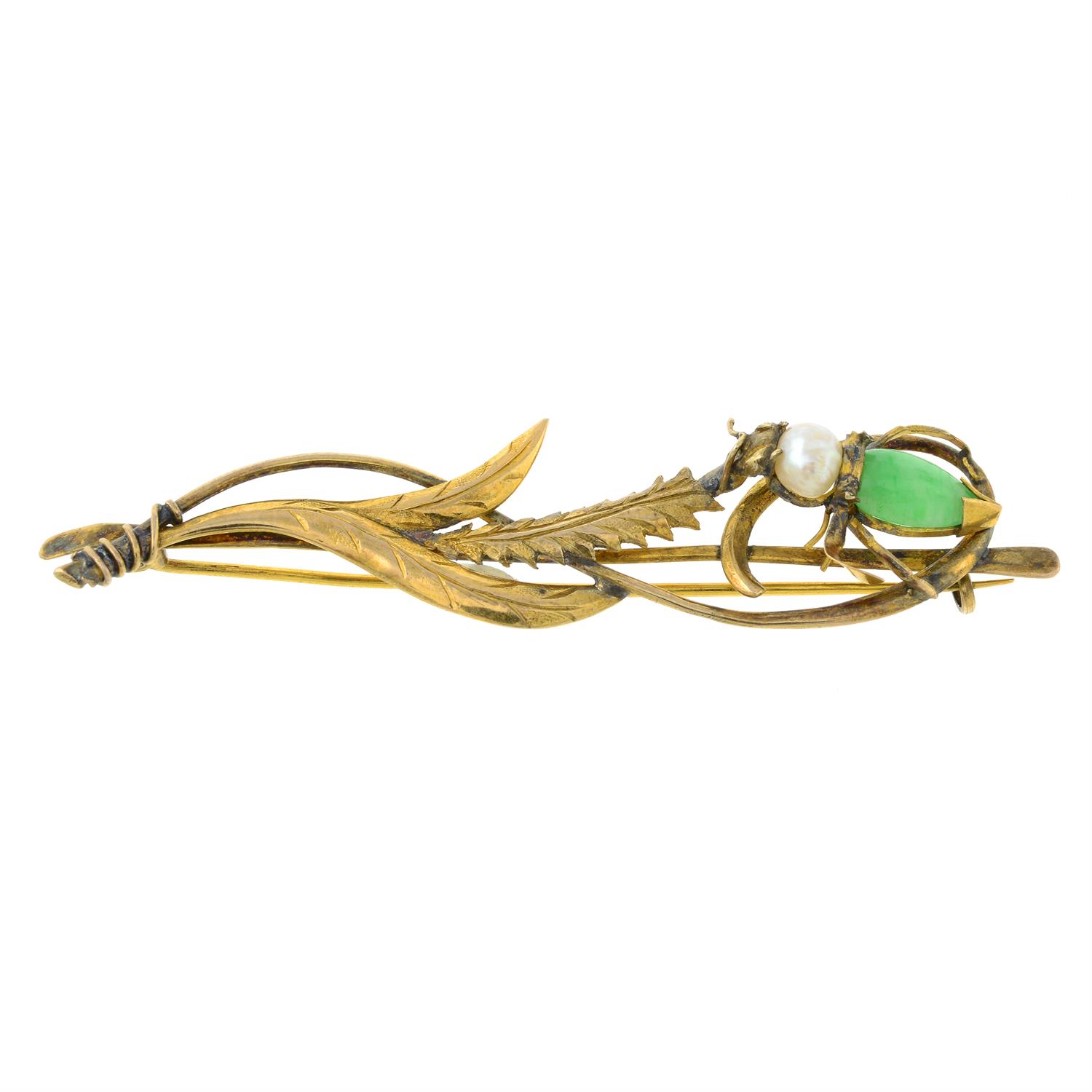 A cultured pearl and jade brooch, designed to depict an insect and scrolling foliate motif. - Image 3 of 4
