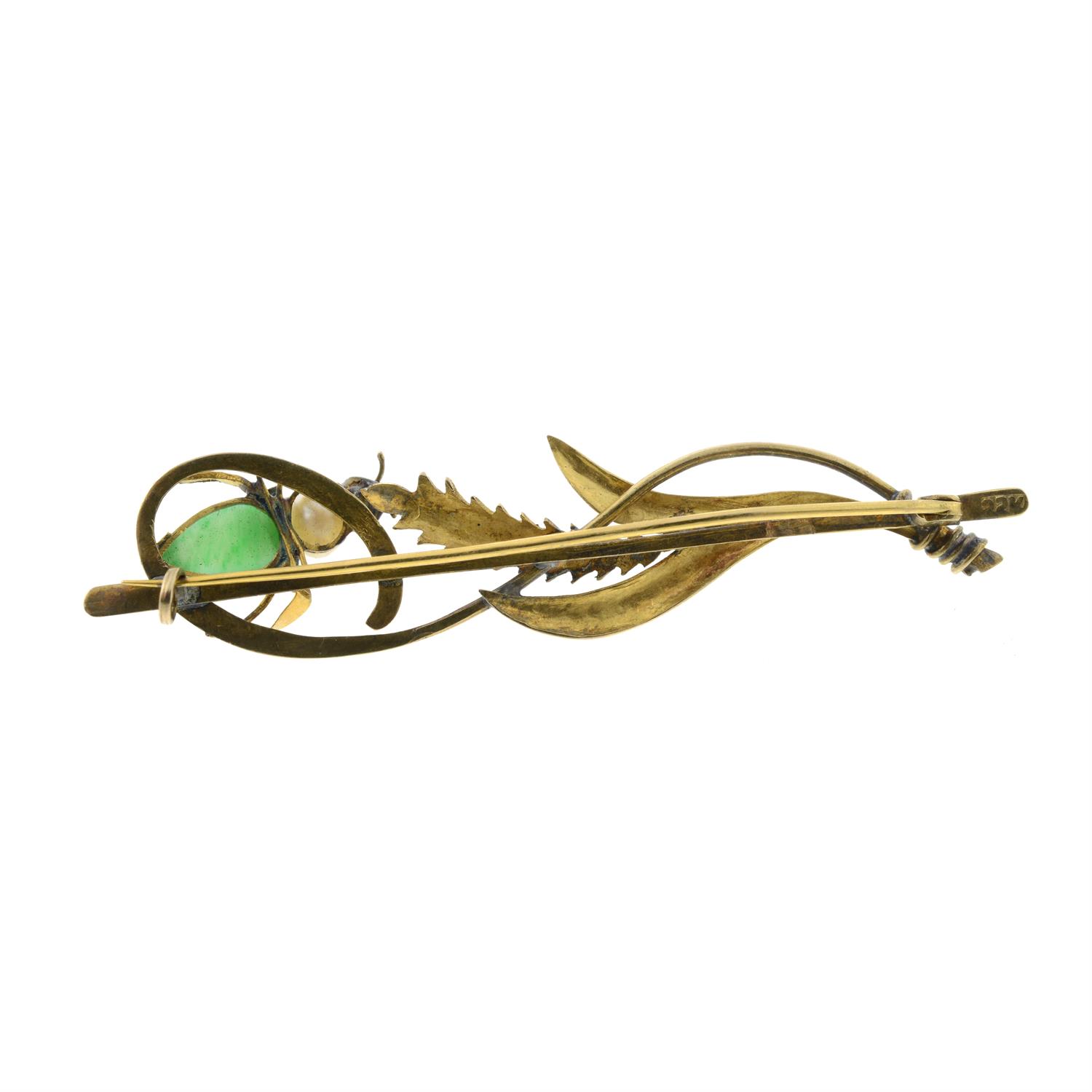 A cultured pearl and jade brooch, designed to depict an insect and scrolling foliate motif. - Image 2 of 4