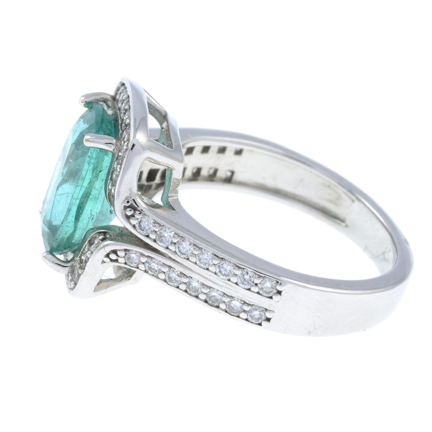 An emerald and brilliant-cut diamond dress ring. - Image 2 of 3