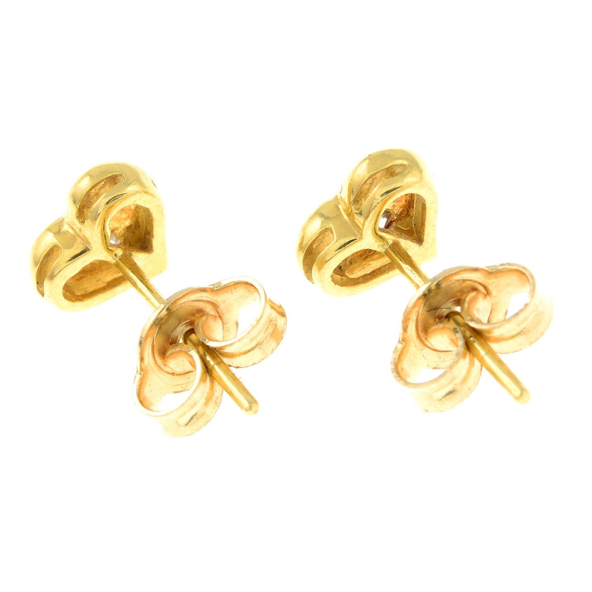 A pair of brilliant-cut diamond heart-shape stud earrings. - Bild 2 aus 2