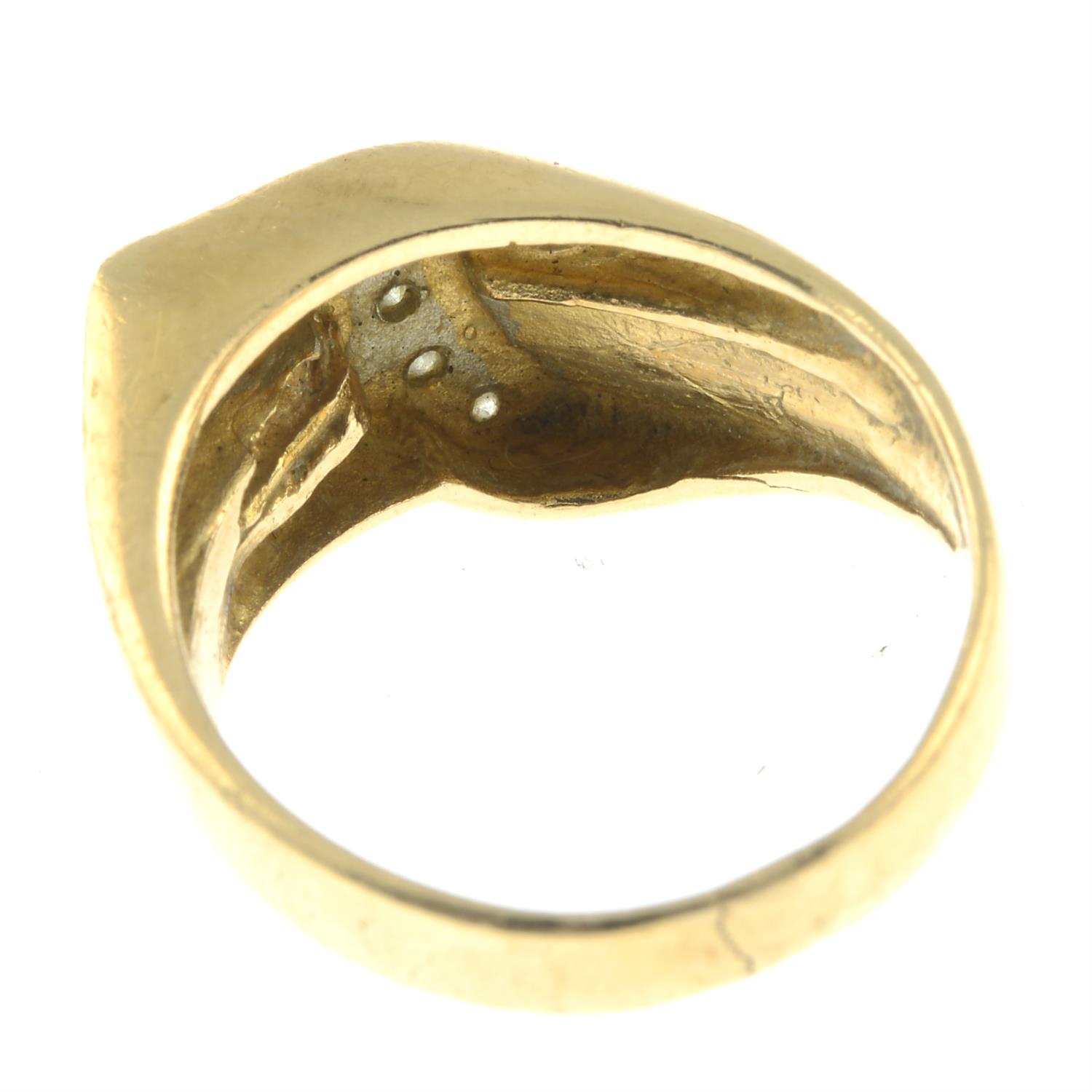 A single-cut diamond initial 'F' ring. - Image 2 of 2