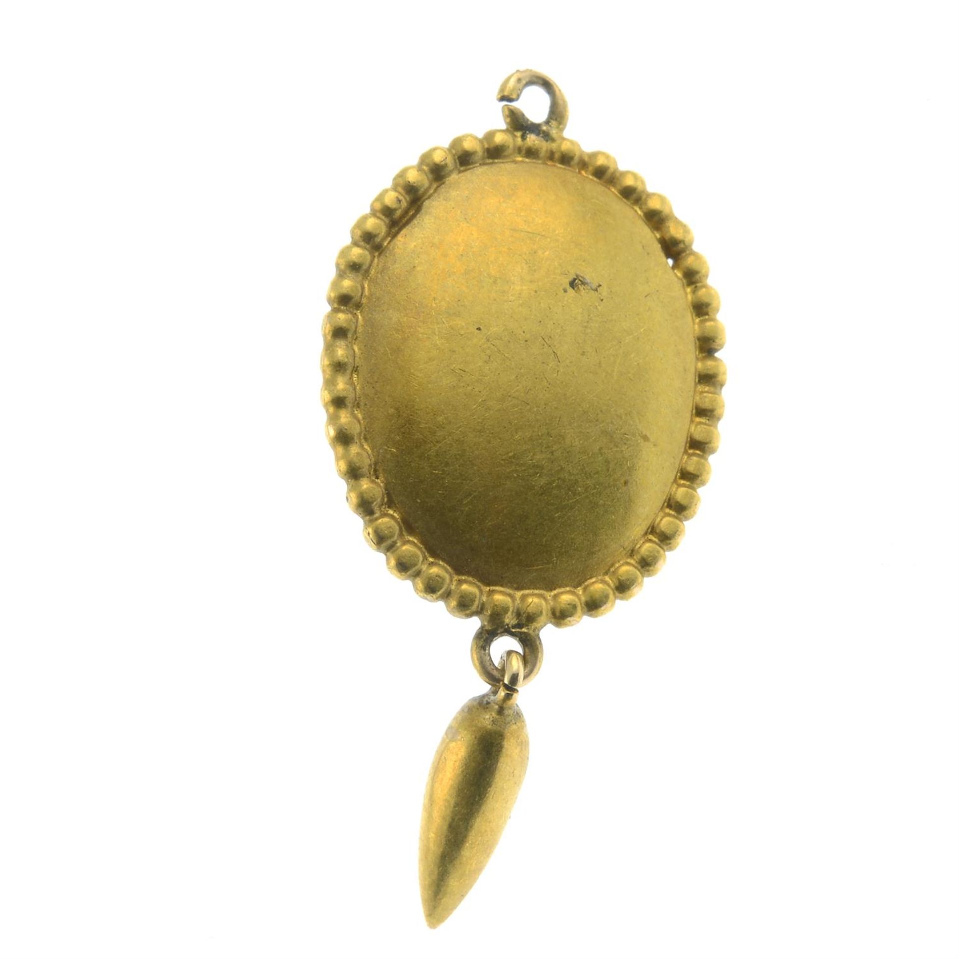 A late 19th century gold scarab beetle drop pendant. - Bild 2 aus 2
