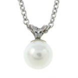 A 9ct gold cultured pearl pendant necklace.