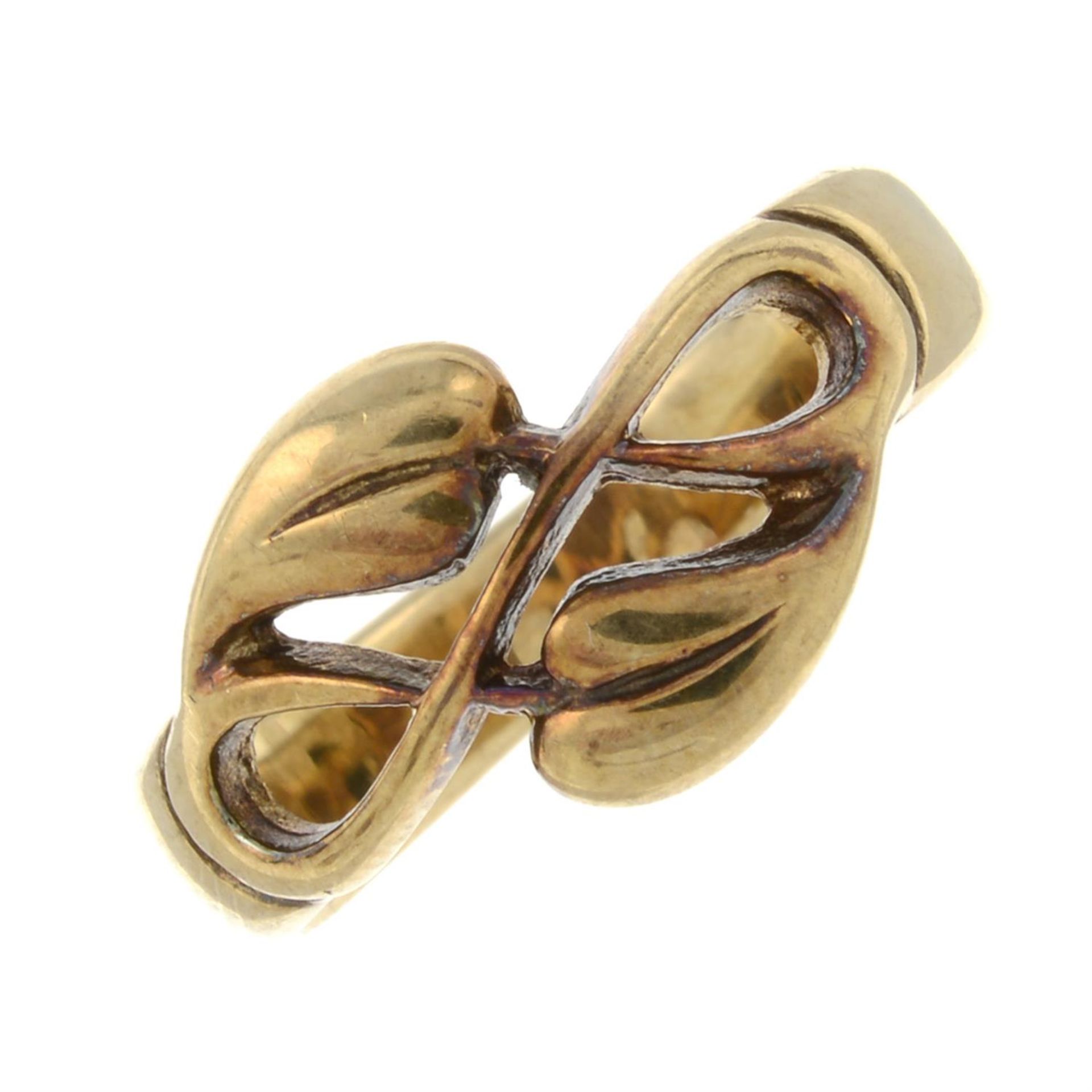 A 9ct gold foliate band ring.