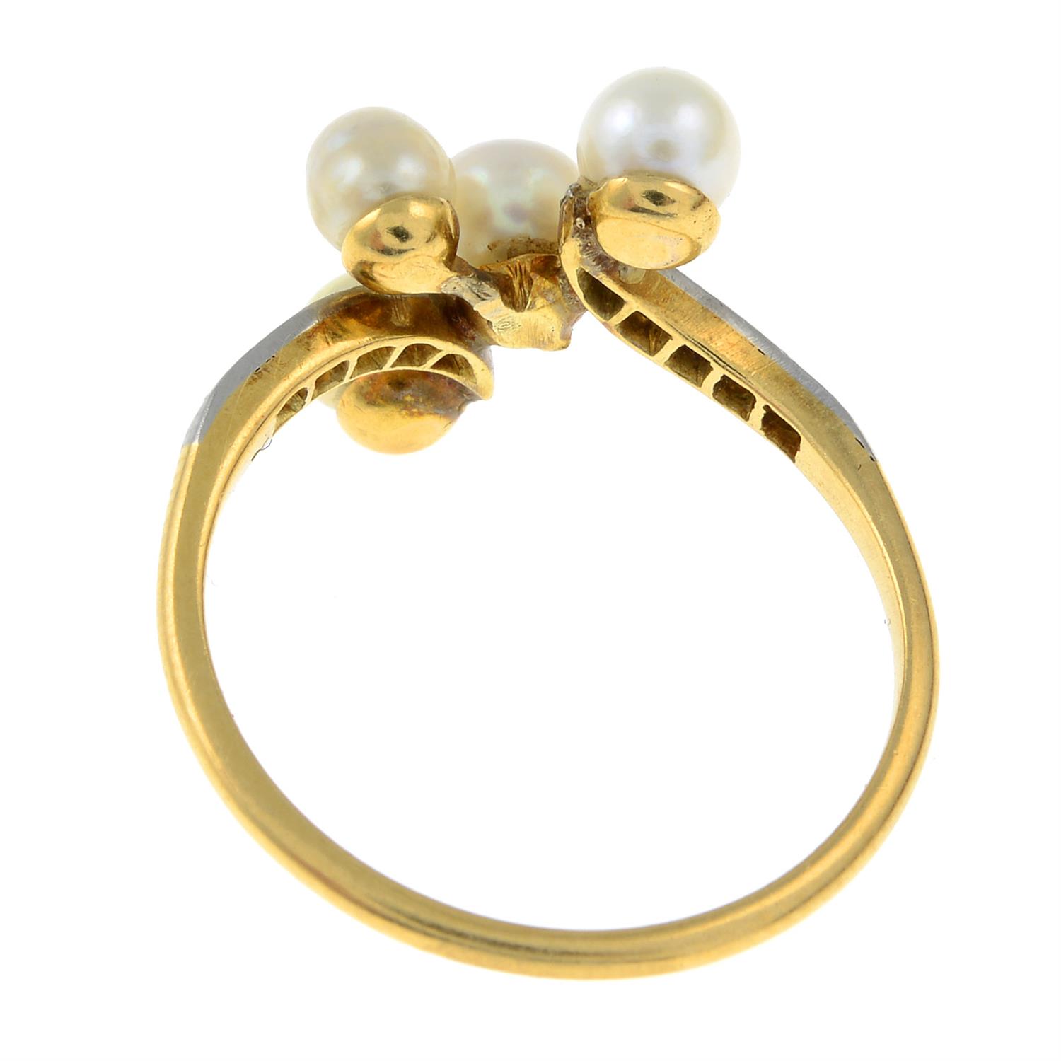 An early 20th century 18ct gold and platinum, cultured pearl and diamond ring. - Bild 3 aus 3