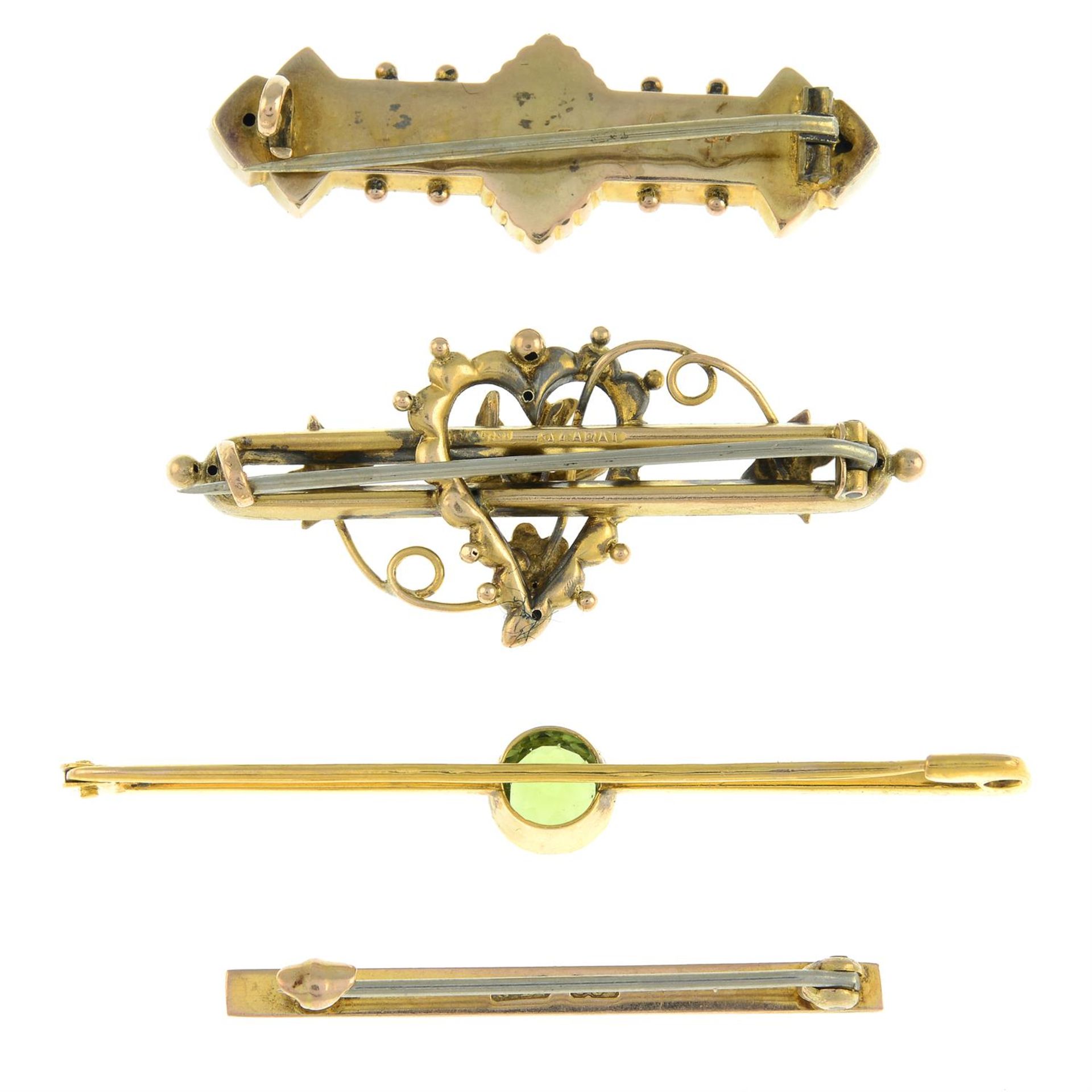 Four late Victorian to early 20th century 9ct gold brooches, to include a peridot bar brooch. - Image 2 of 2