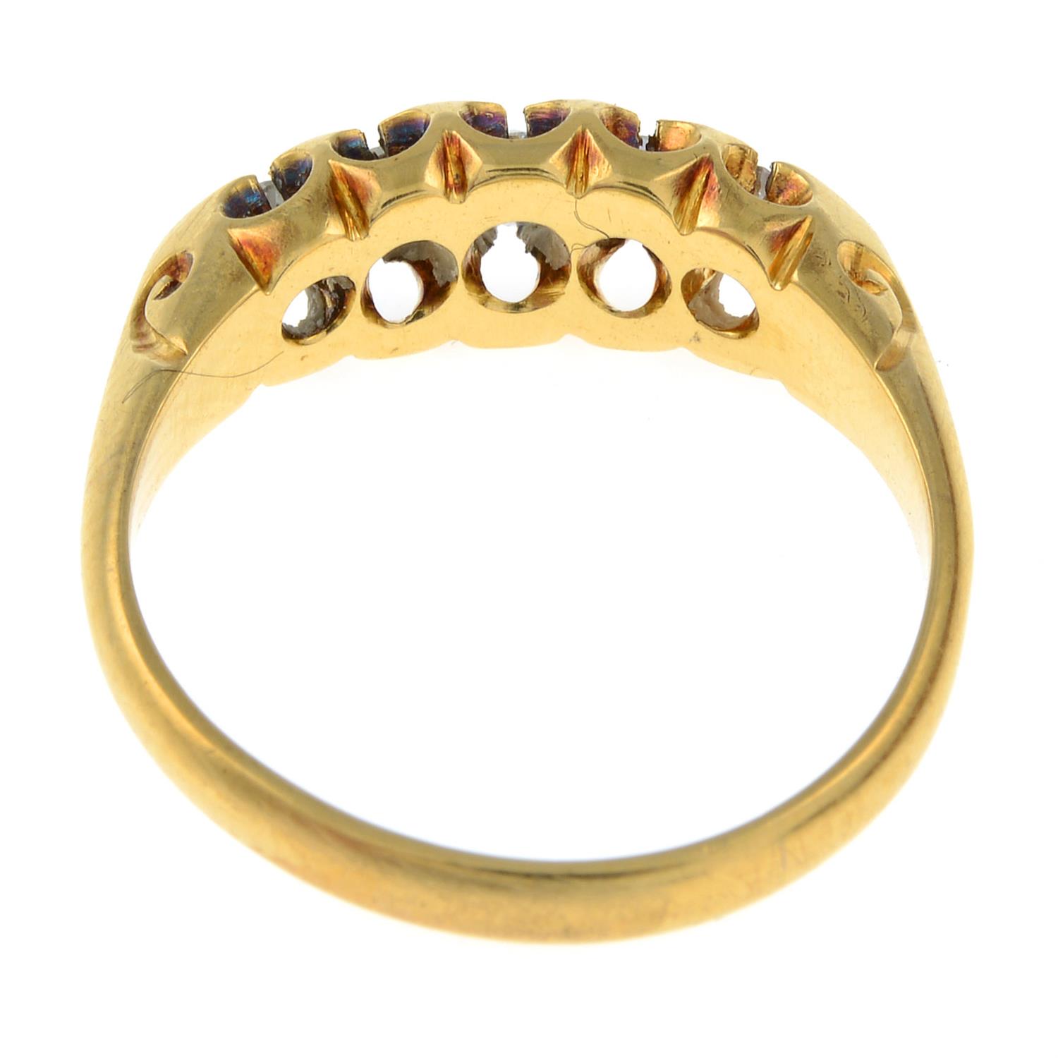 An early 20th century 18ct gold diamond five stone ring. - Bild 3 aus 3