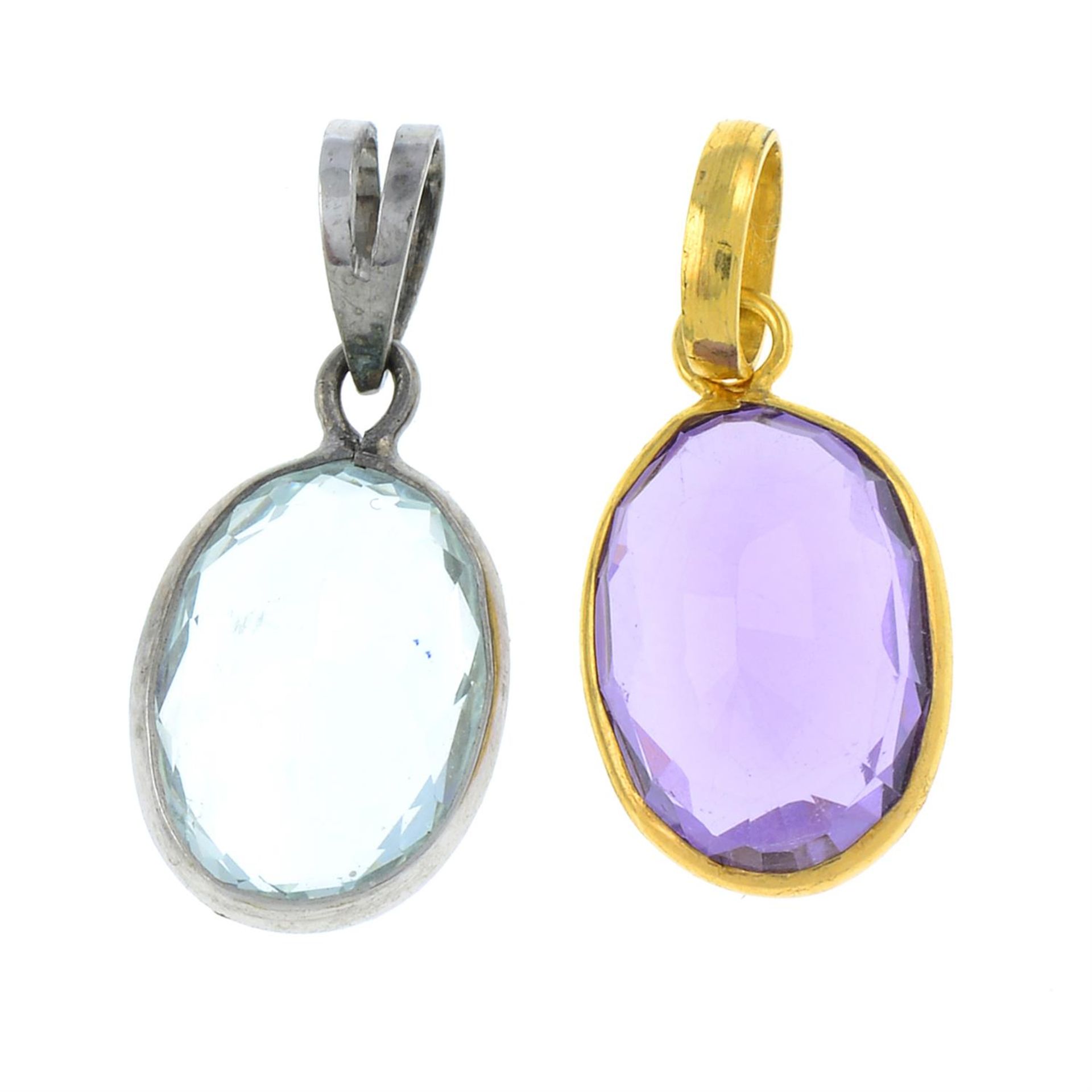 An aquamarine single-stone pendant and an amethyst single-stone pendant. - Image 2 of 2