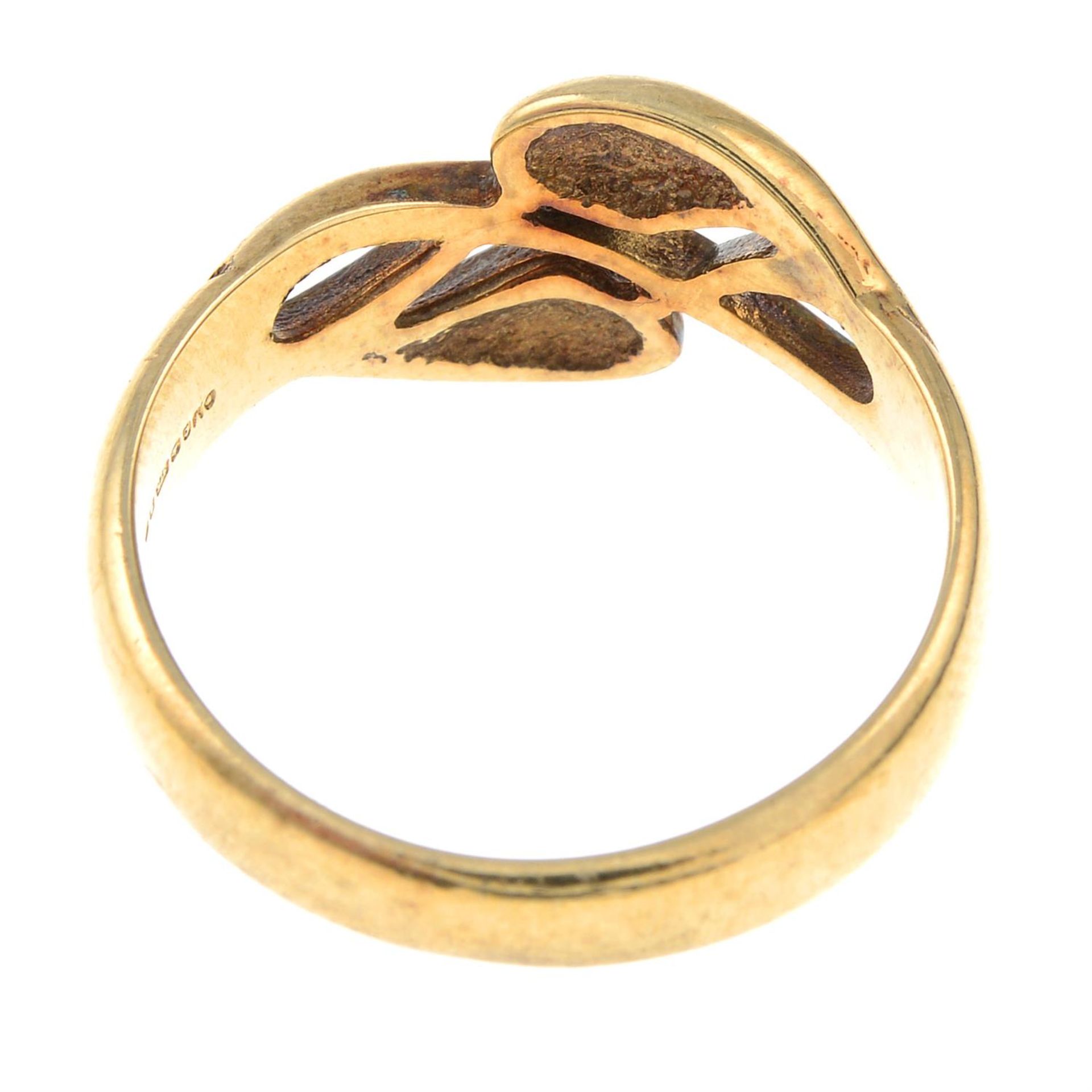 A 9ct gold foliate band ring. - Image 3 of 3