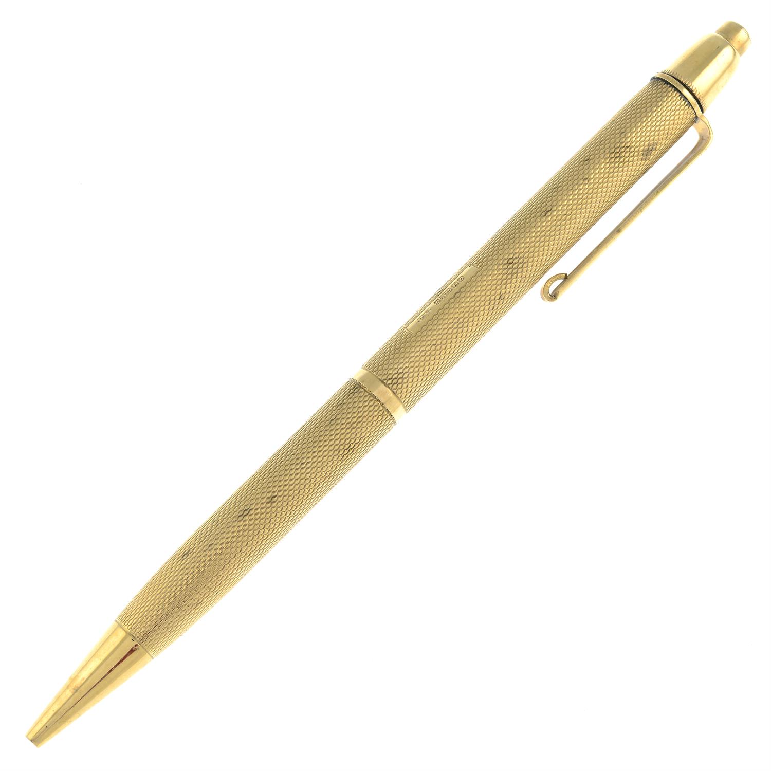 A mid 20th century 9ct gold pen. - Bild 2 aus 2