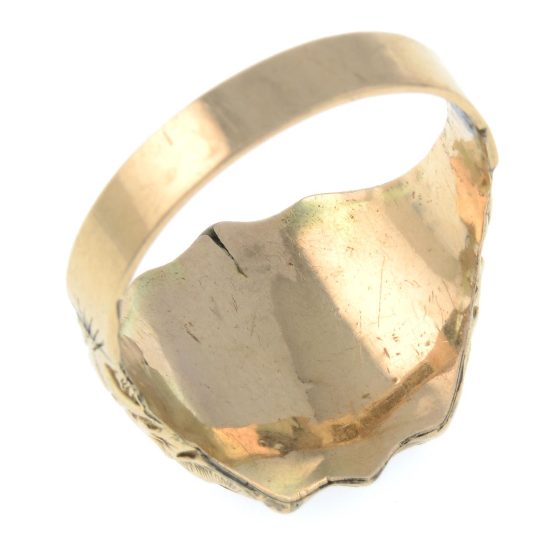 A late Victorian 9ct gold bloodstone signet ring. - Image 3 of 3