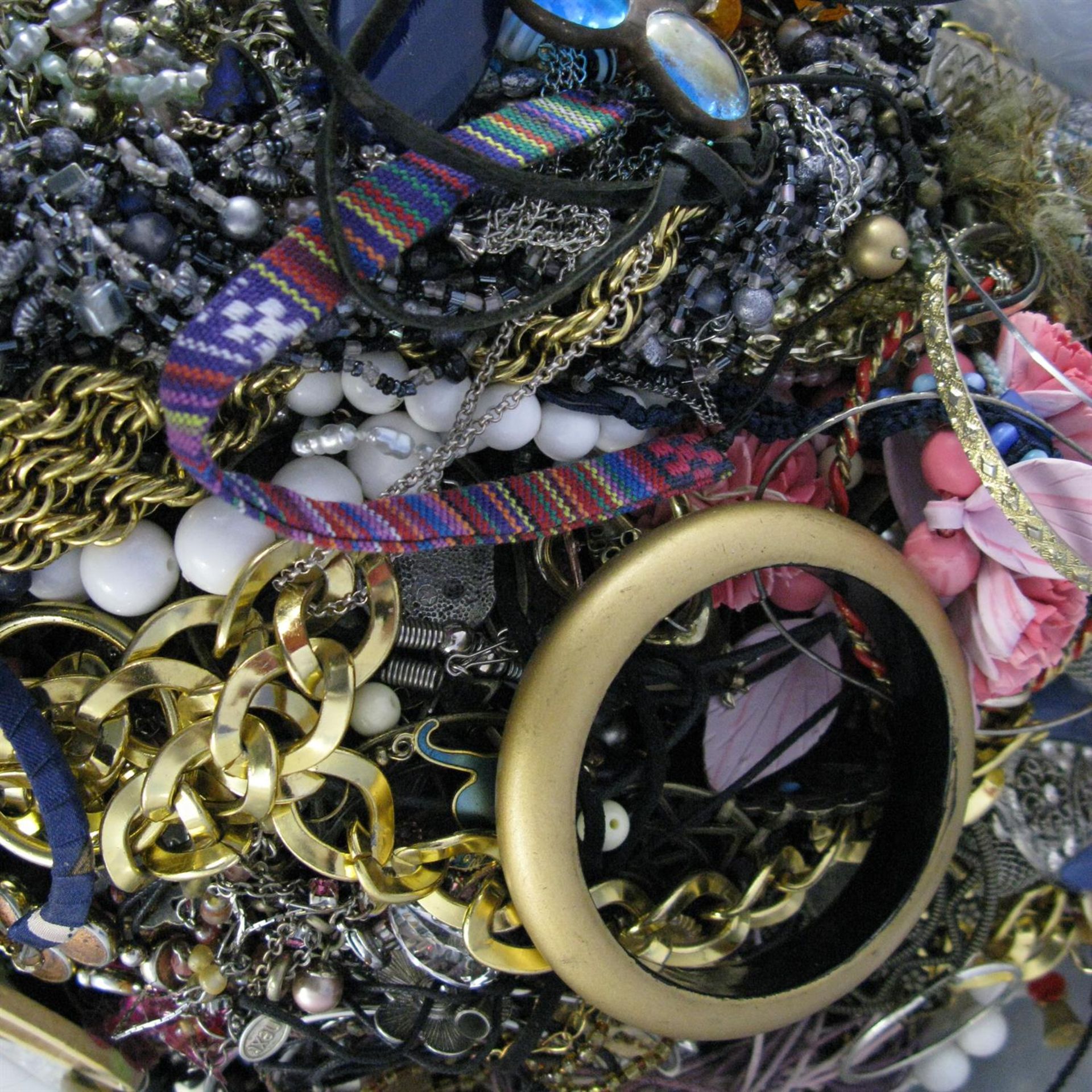 A bag containing a large quantity of costume jewellery. Many AF. - Image 2 of 2