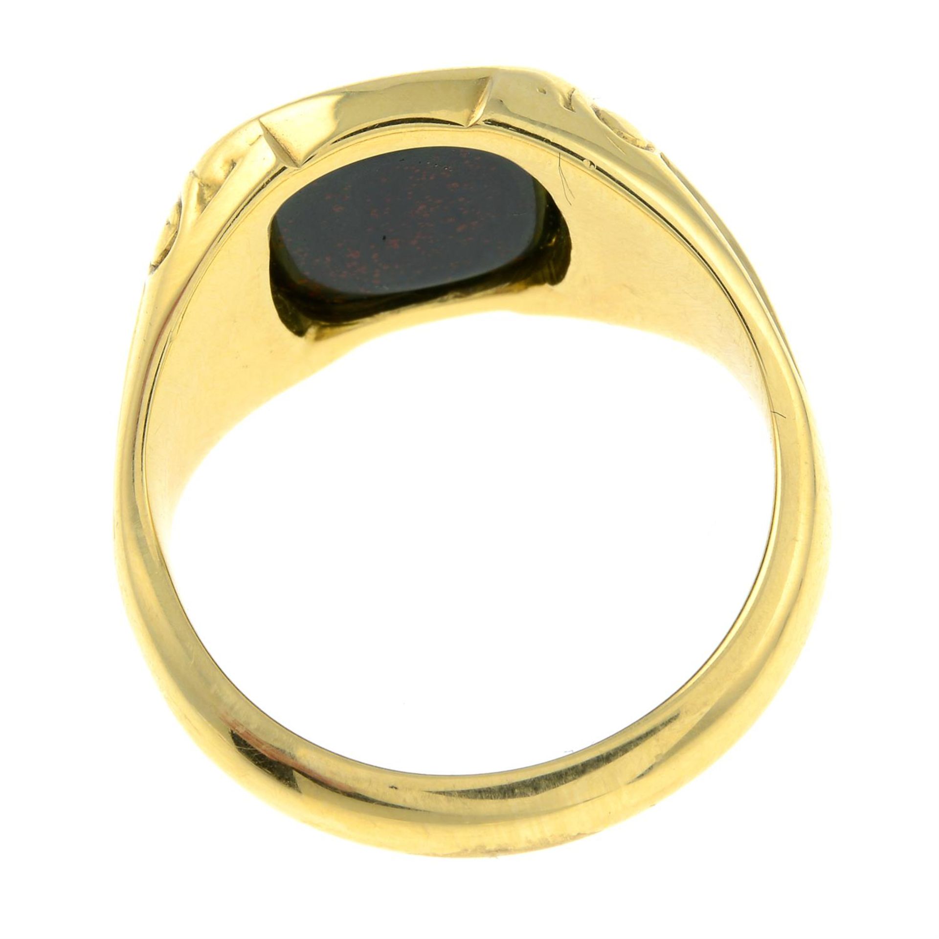 An 18ct gold bloodstone signet ring. - Image 2 of 2