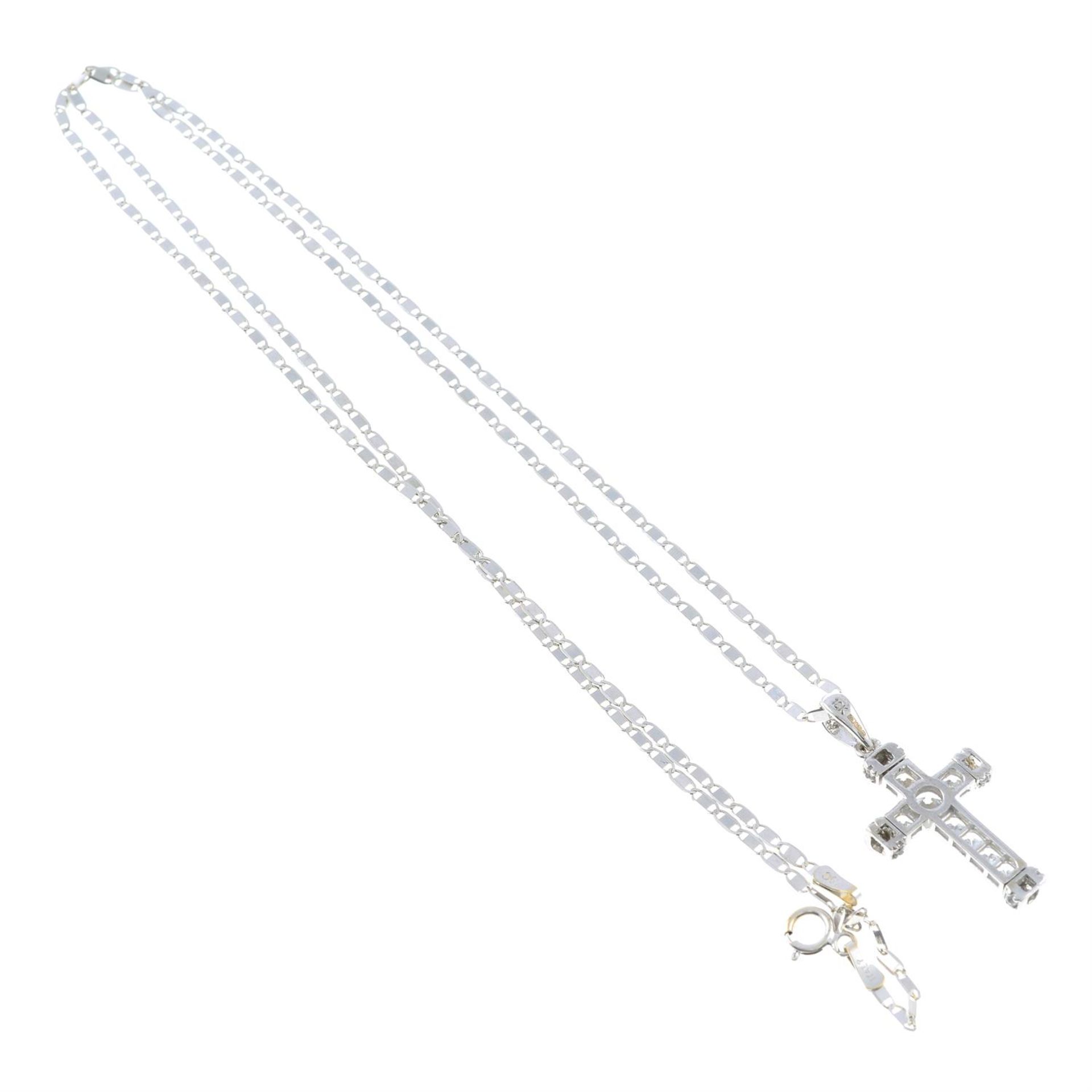 An 18ct white gold cubic zirconia cross pendant, with chain. - Bild 2 aus 2