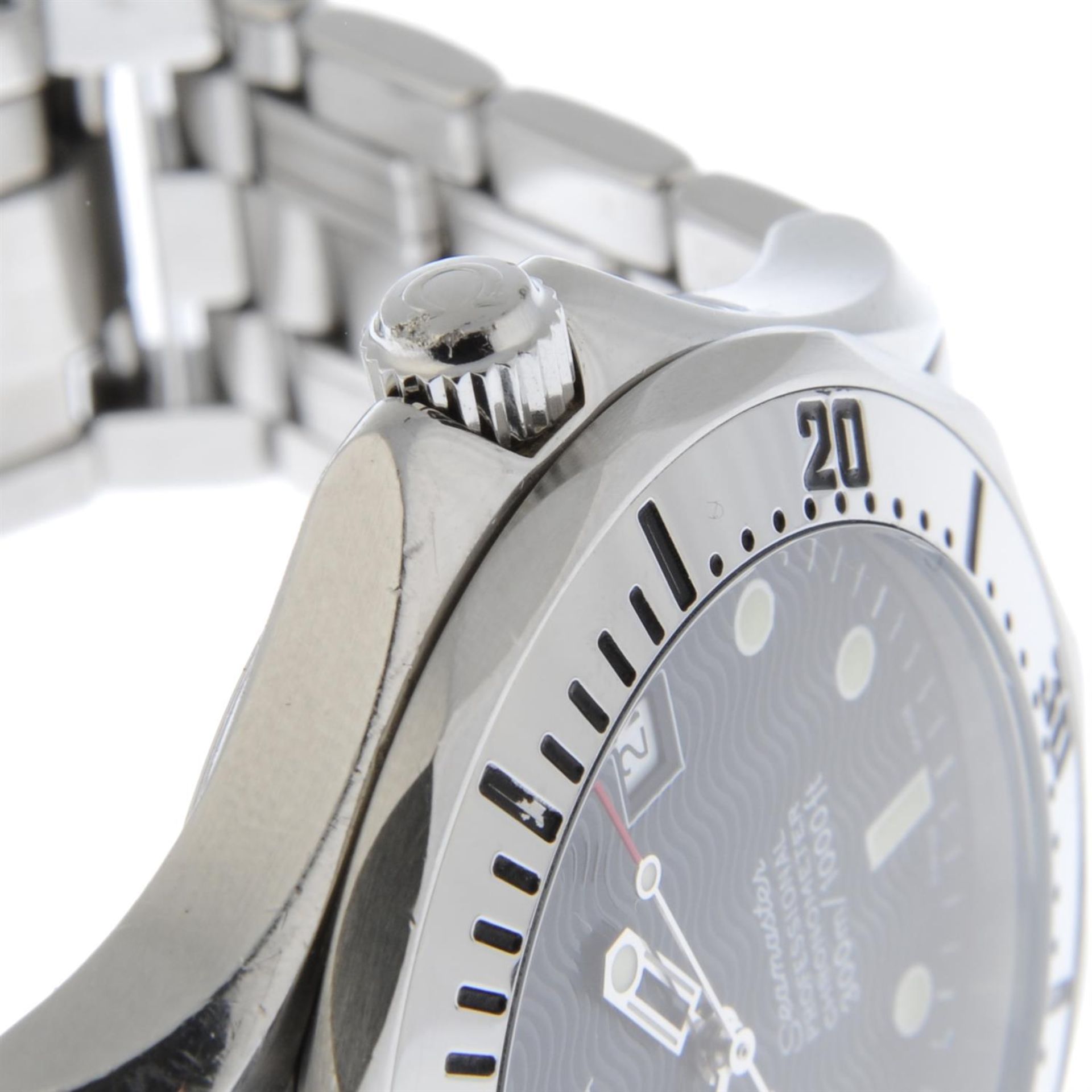 OMEGA - a stainless steel Seamaster Professional 300M bracelet watch, 41mm. - Image 4 of 6