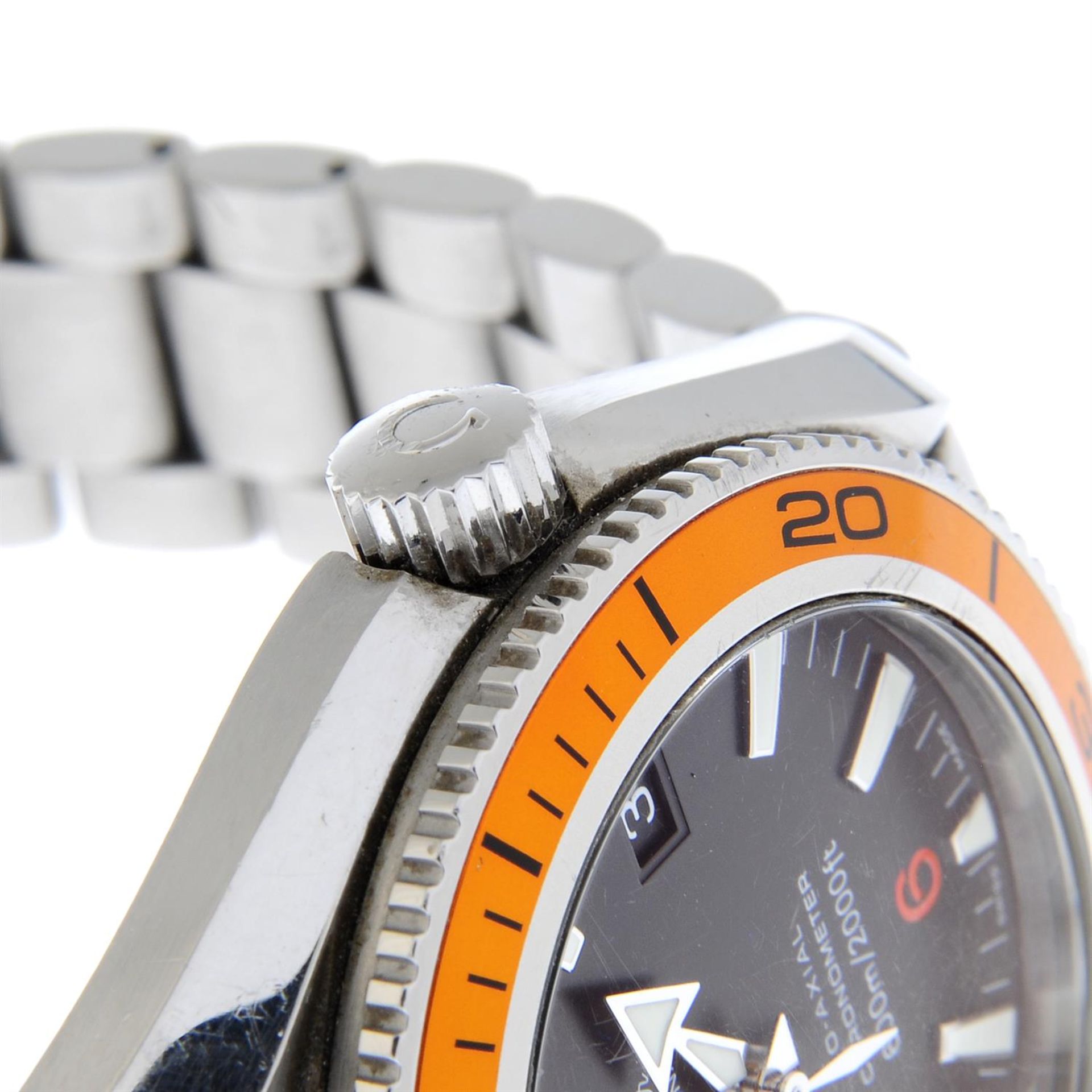 OMEGA - a stainless steel Seamaster Planet Ocean bracelet watch, 40mm. - Image 4 of 5