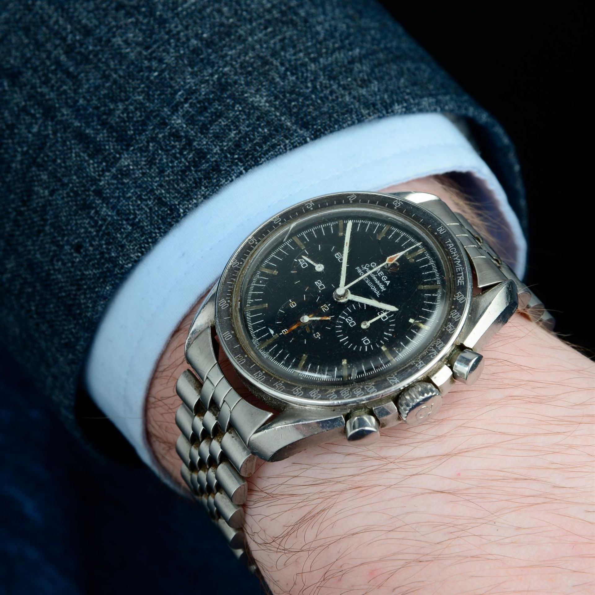 OMEGA - a stainless steel Speedmaster Professional chronograph bracelet watch, 41mm. - Image 6 of 6